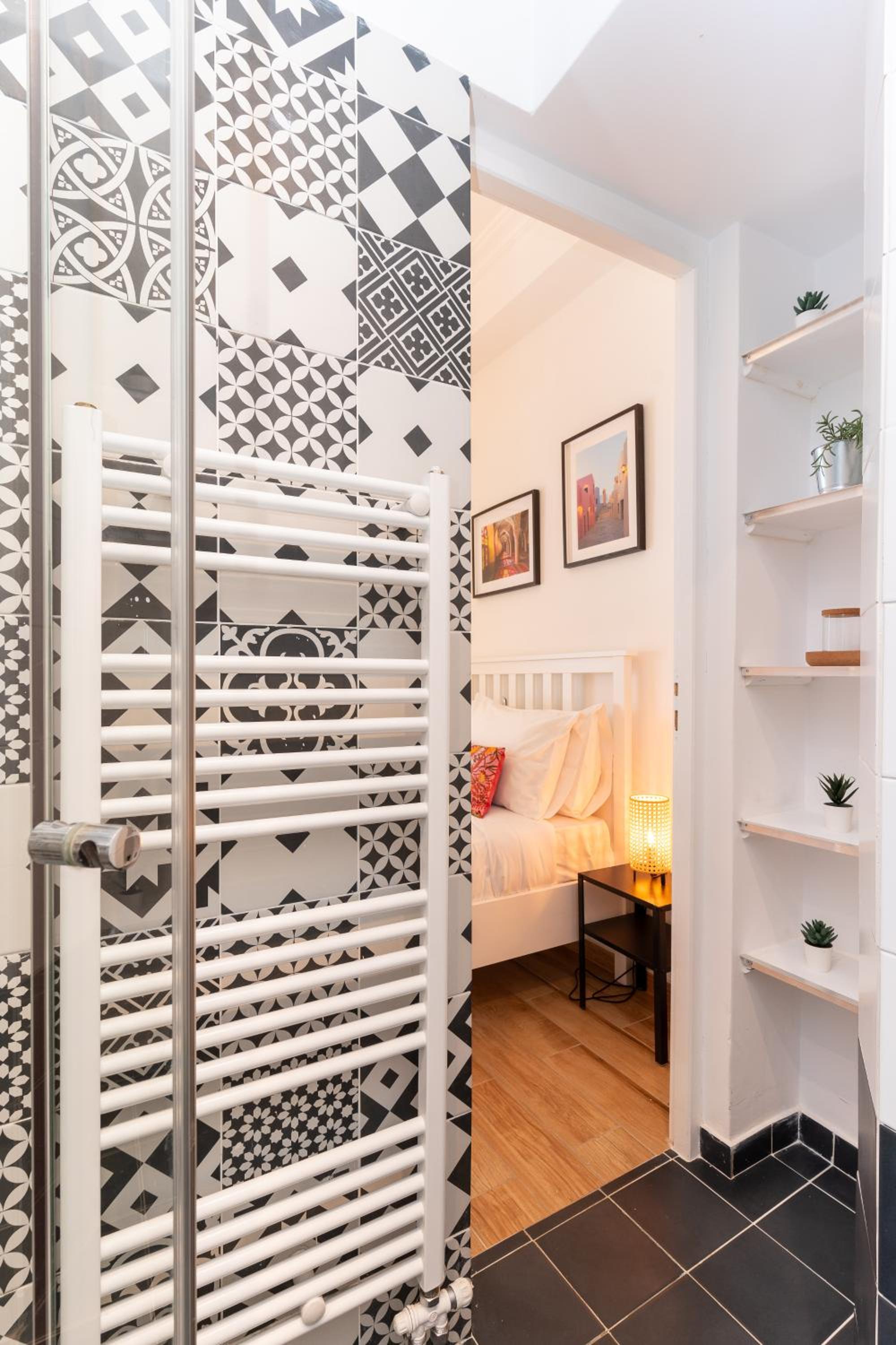 Modern Apartment, Short Walk to Acropolis Sites