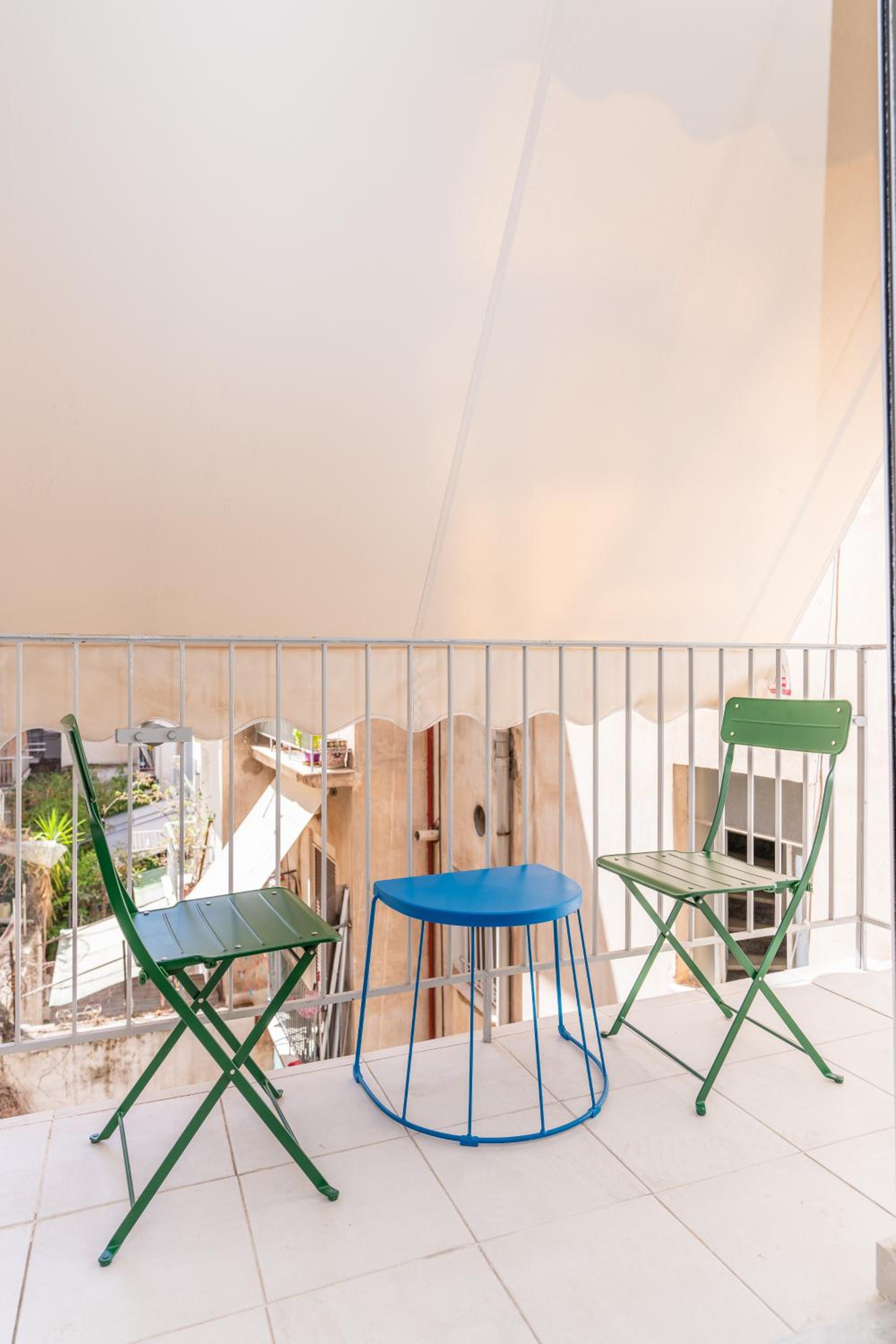 Modern Apartment, Short Walk to Acropolis Sites