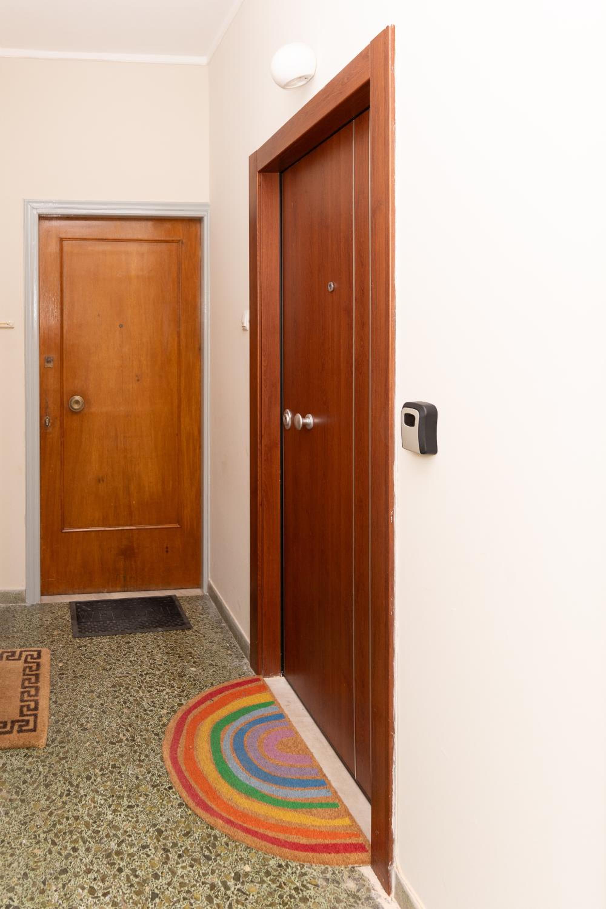 Modern Apartment, Short Walk to Acropolis Sites