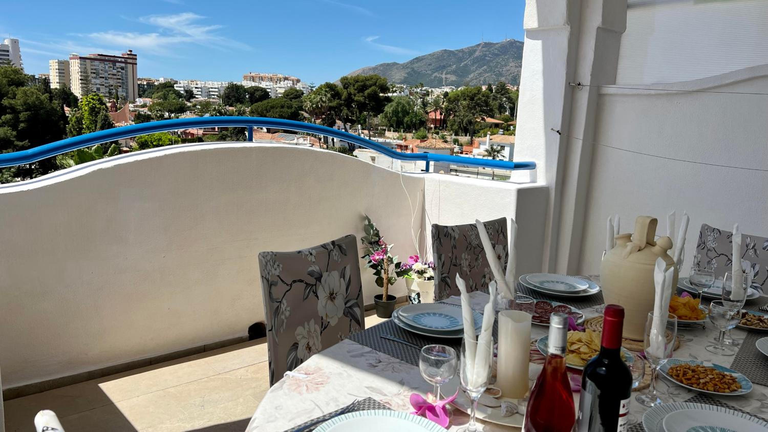 Penthouse Apartment near Puerto Marina view 3