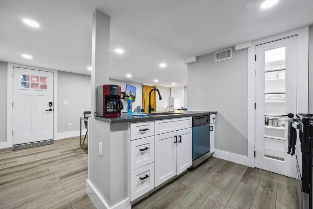 Charming 2BR hollywood inspired view 2
