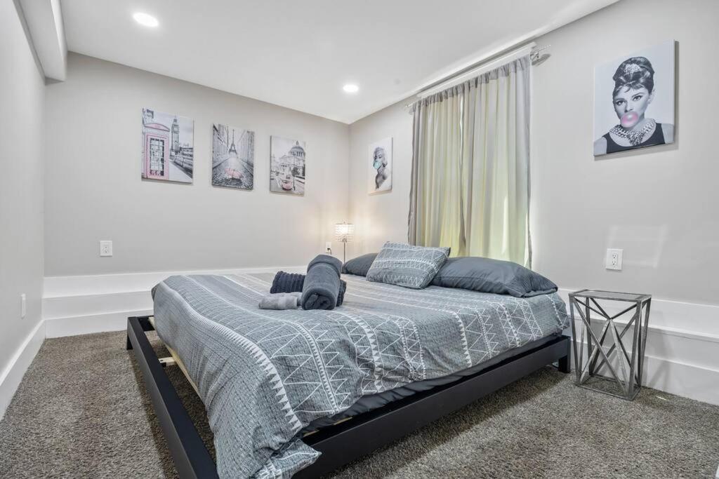 Charming 2BR hollywood inspired view 3