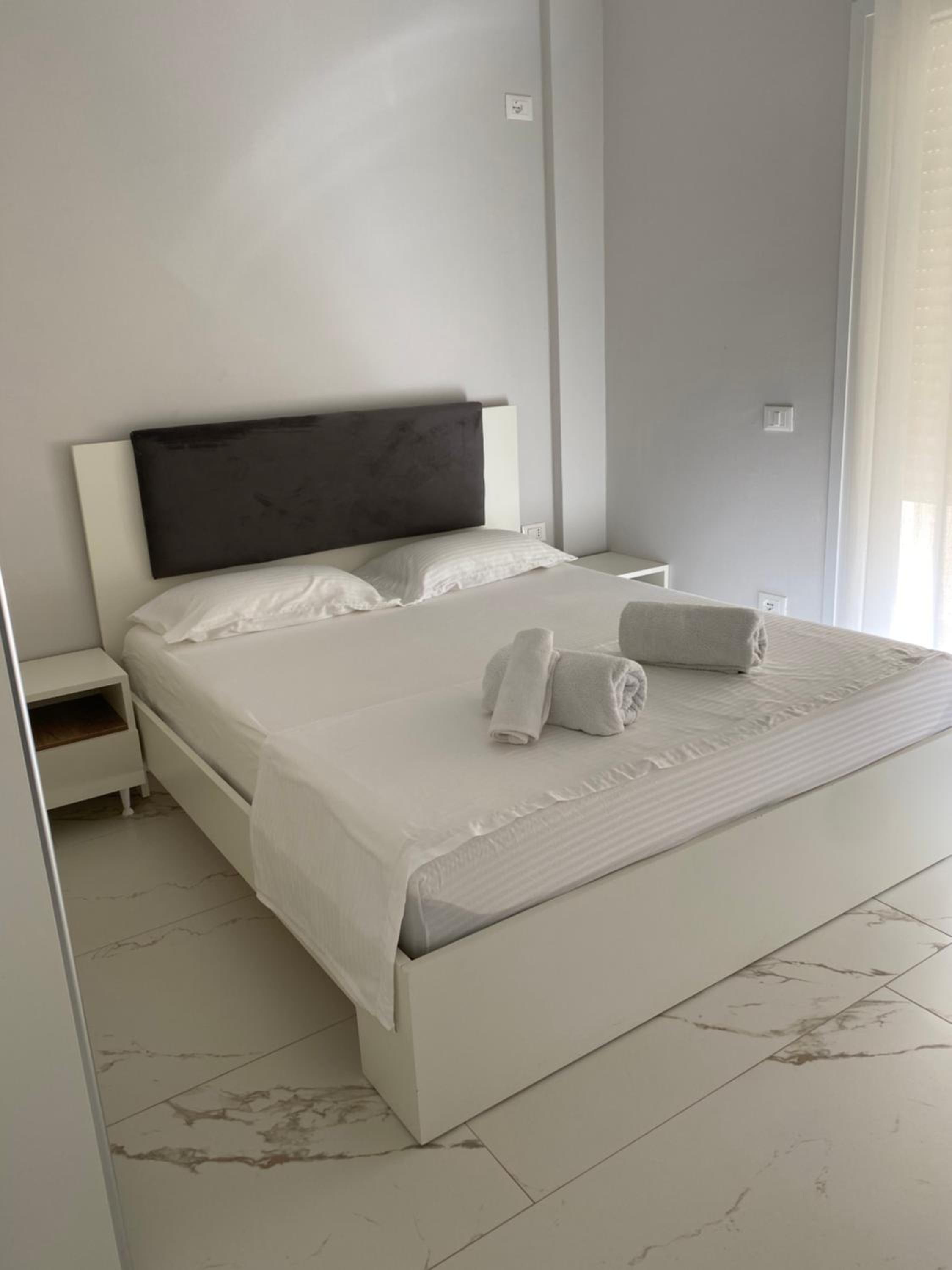 Edan Apartments