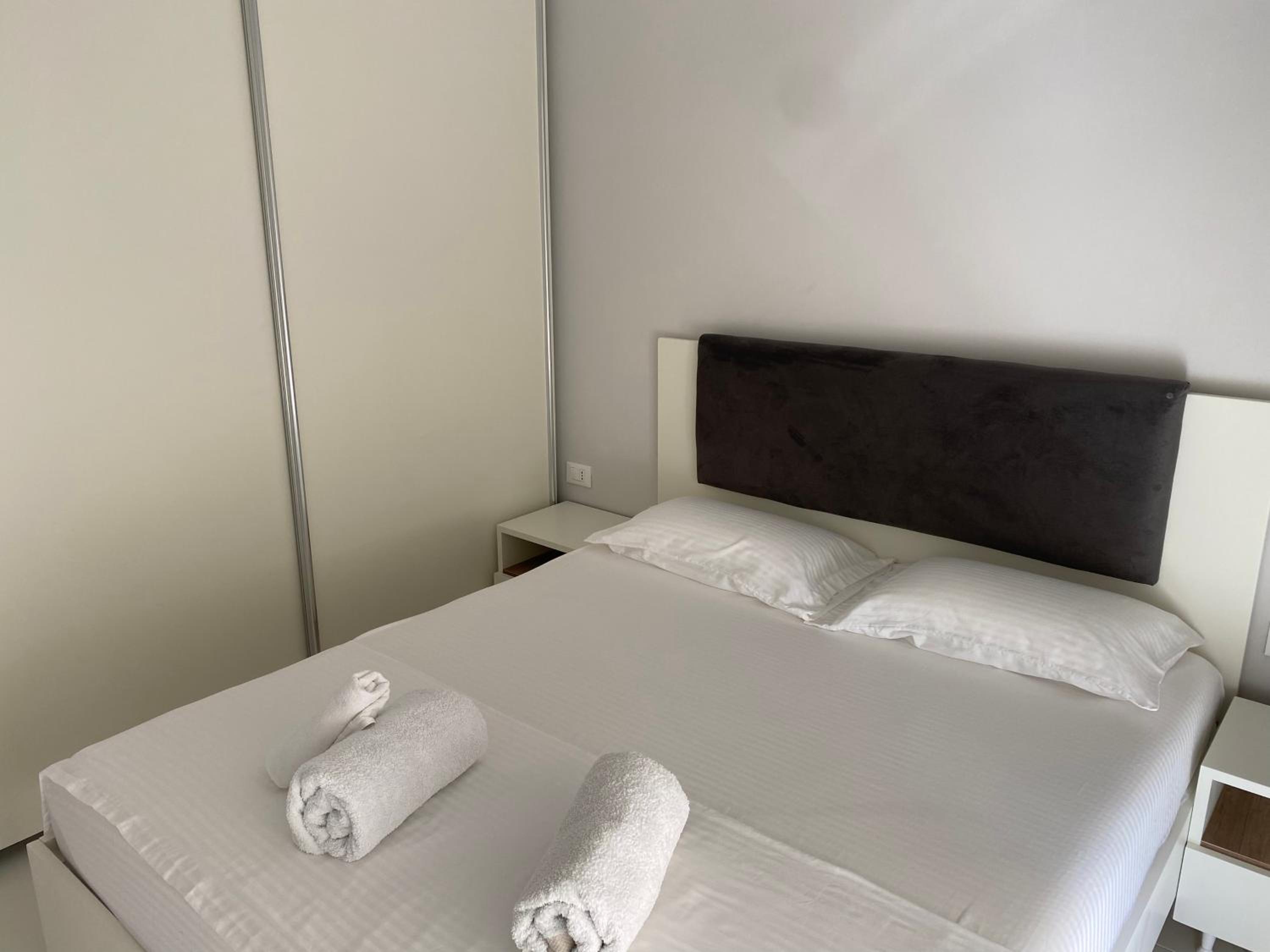 Edan Apartments