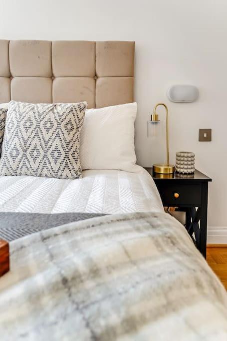 Unique 2 bed 2 bath Victorian flat Regents Park