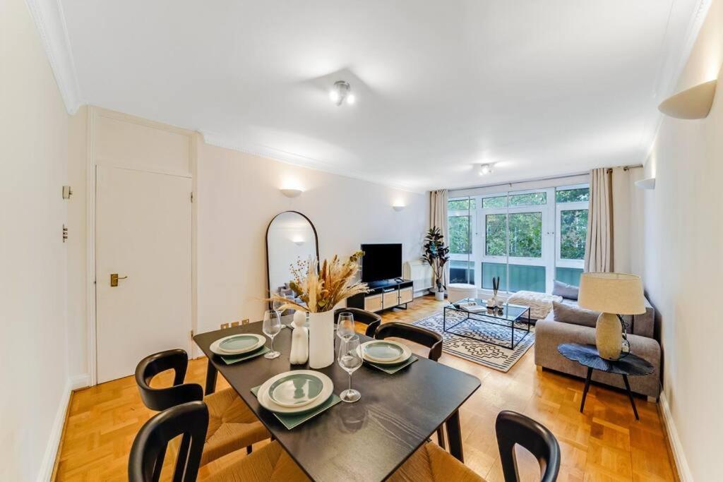 Unique 2 bed 2 bath Victorian flat Regents Park