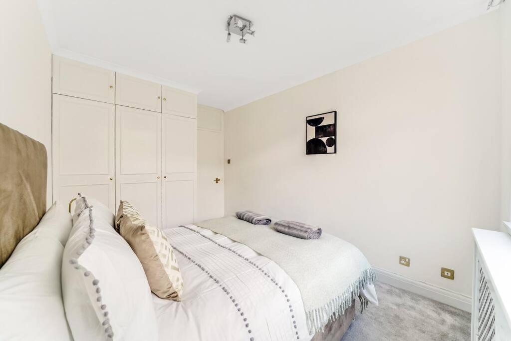 Unique 2 bed 2 bath Victorian flat Regents Park