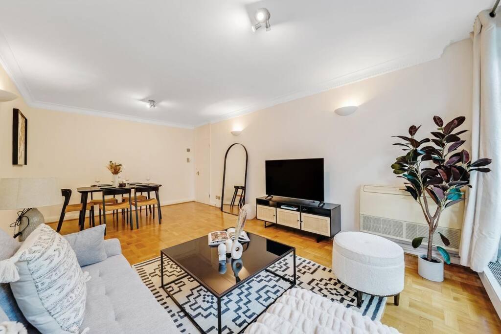 Unique 2 bed 2 bath Victorian flat Regents Park