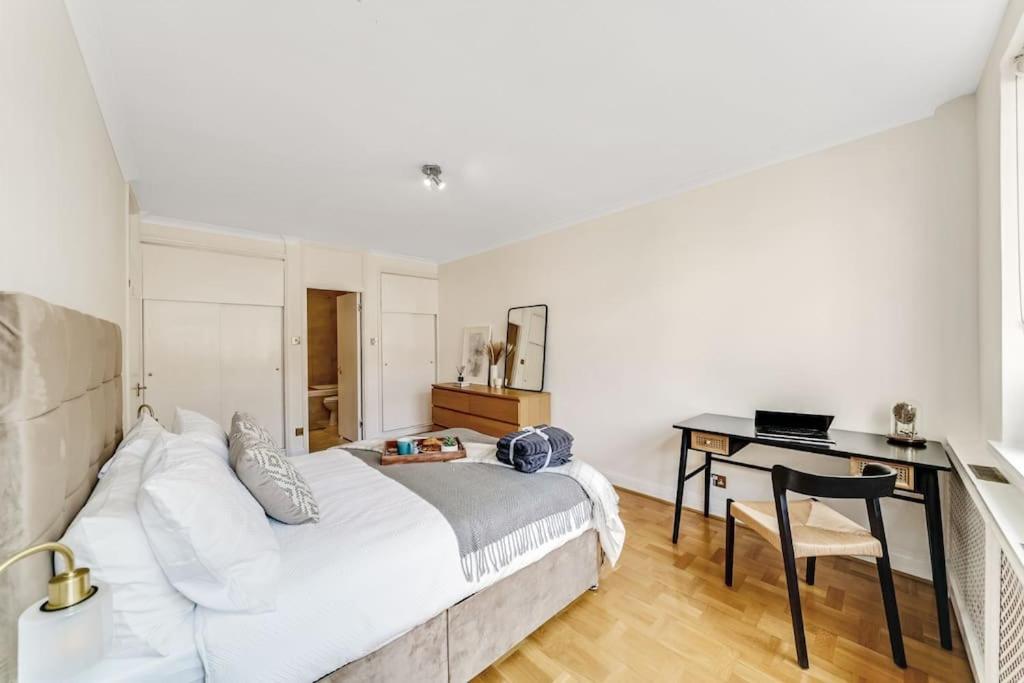 Unique 2 bed 2 bath Victorian flat Regents Park
