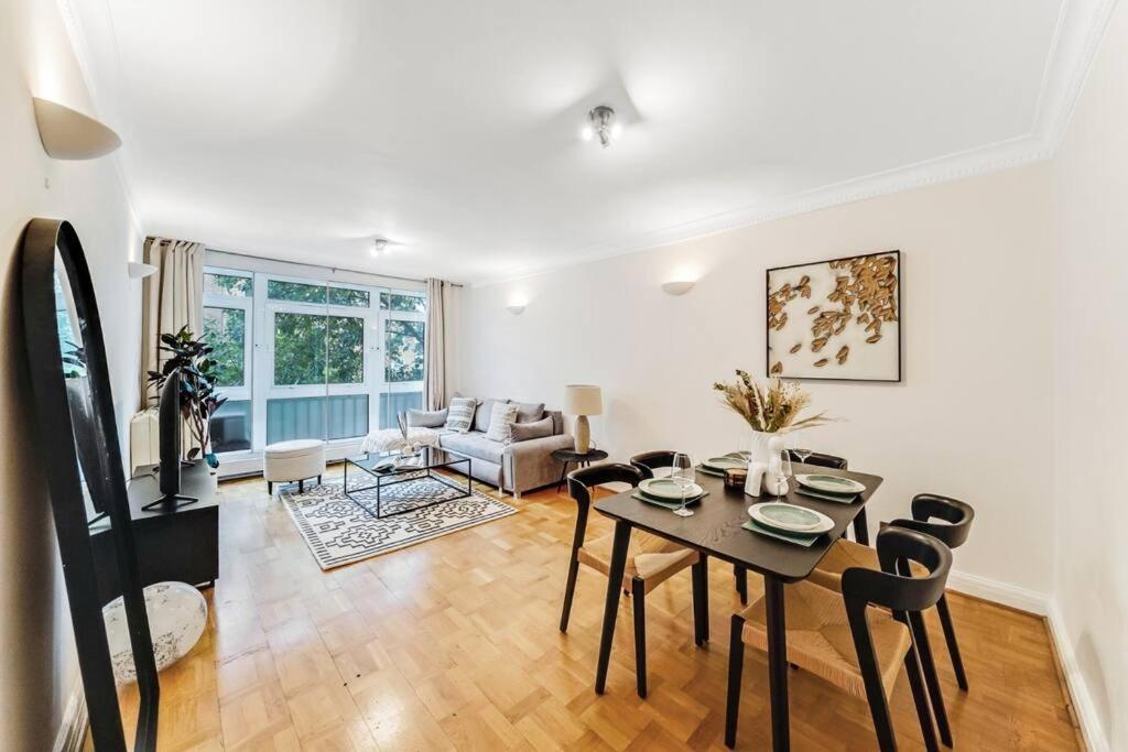 Unique 2 bed 2 bath Victorian flat Regents Park