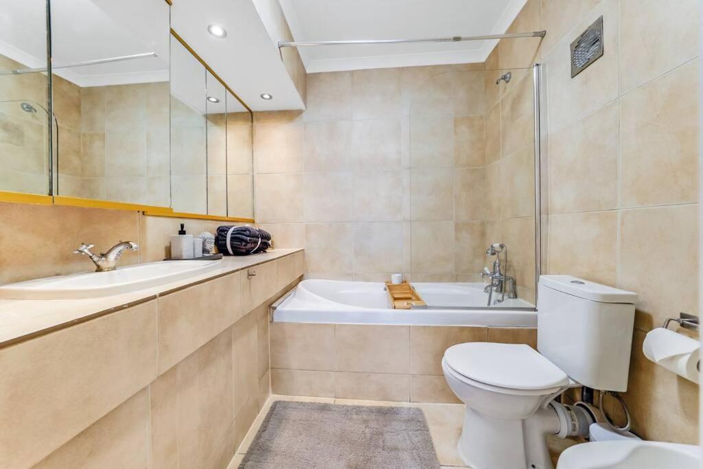 Unique 2 bed 2 bath Victorian flat Regents Park