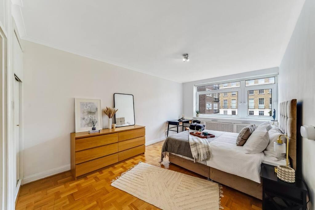 Unique 2 bed 2 bath Victorian flat Regents Park
