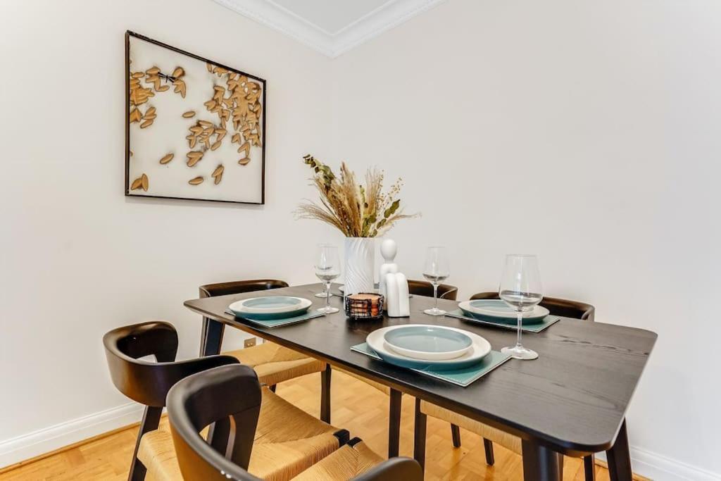 Unique 2 bed 2 bath Victorian flat Regents Park