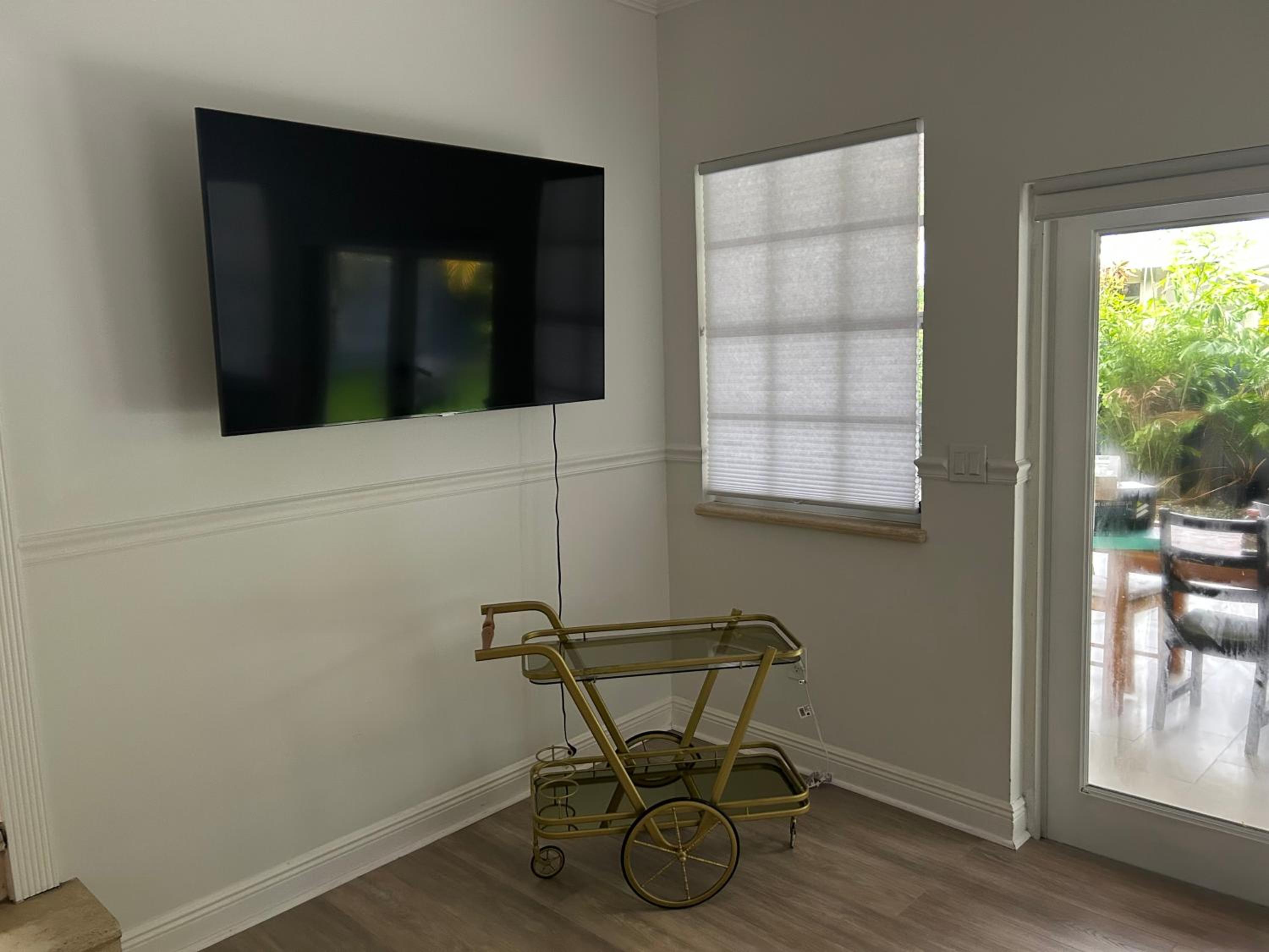 Amazing 3-bedroom modern home in Coral Gables area
