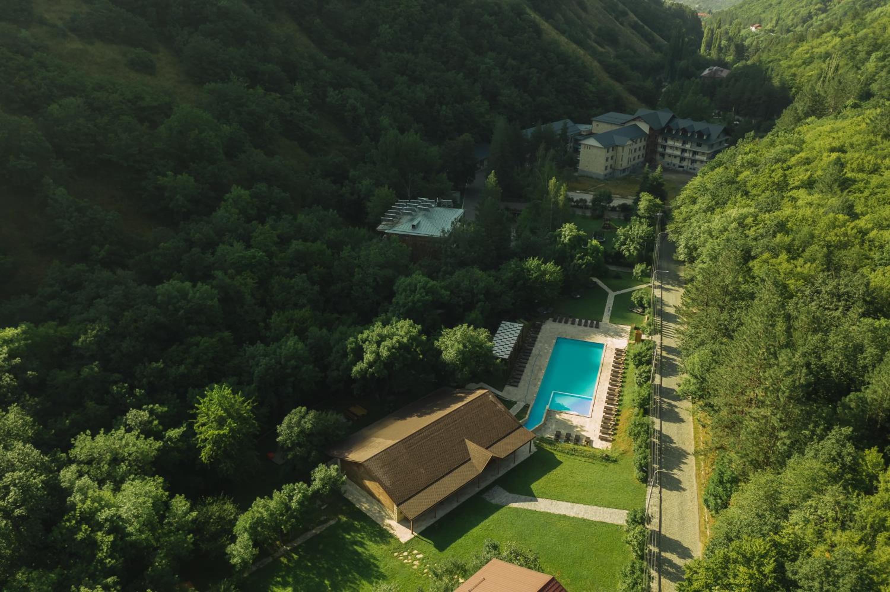 Apricot Aghveran Resort