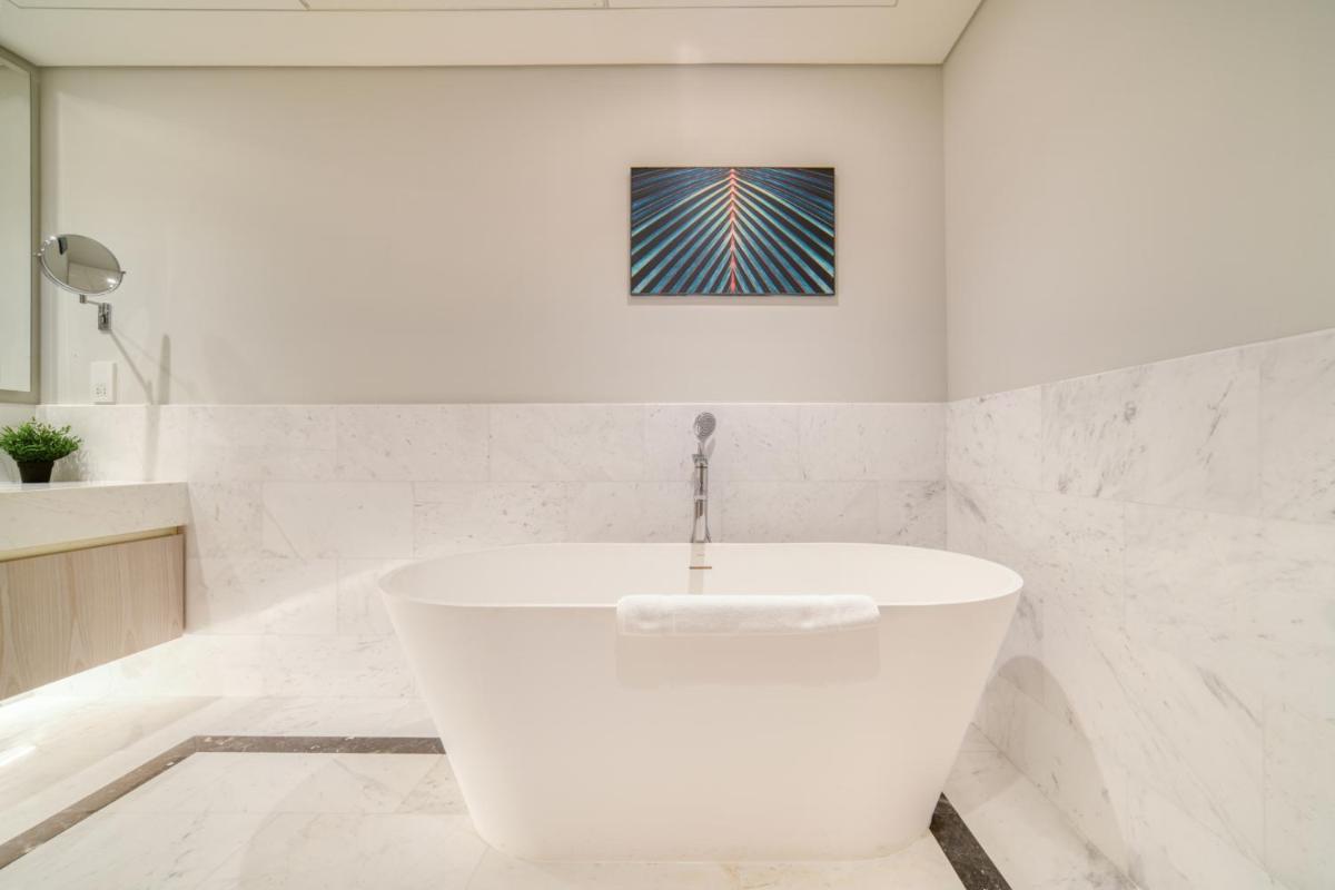 The Palm Tower, Palm Jumeirah - Mint Stay