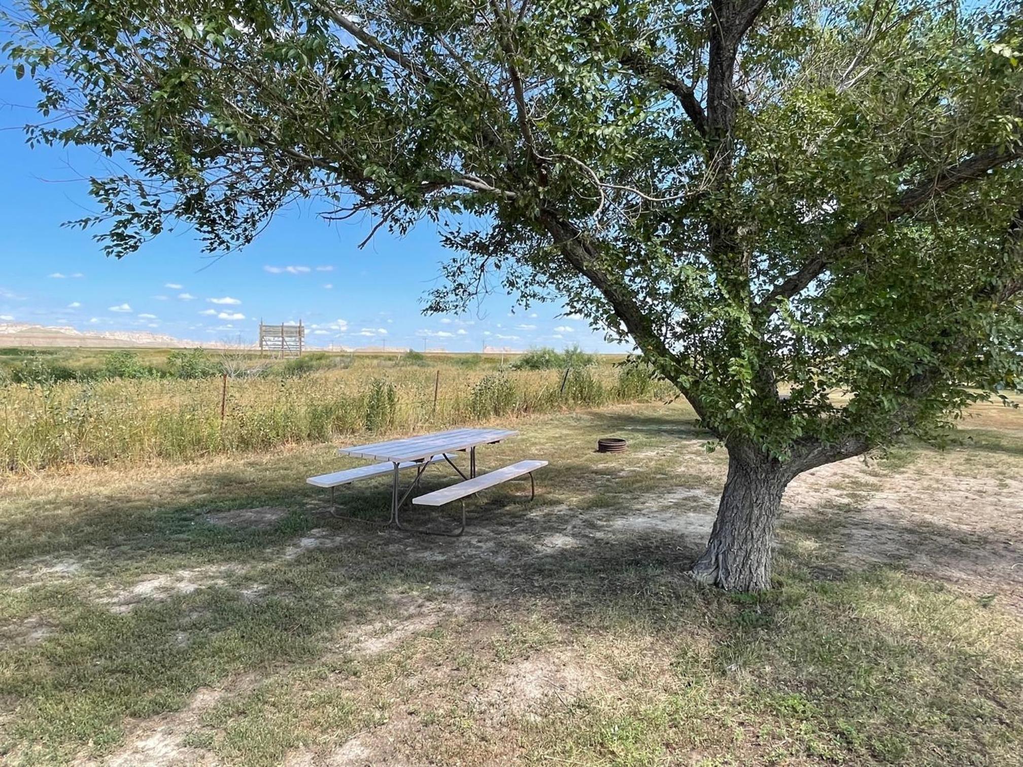 Badlands Hotel & Campground