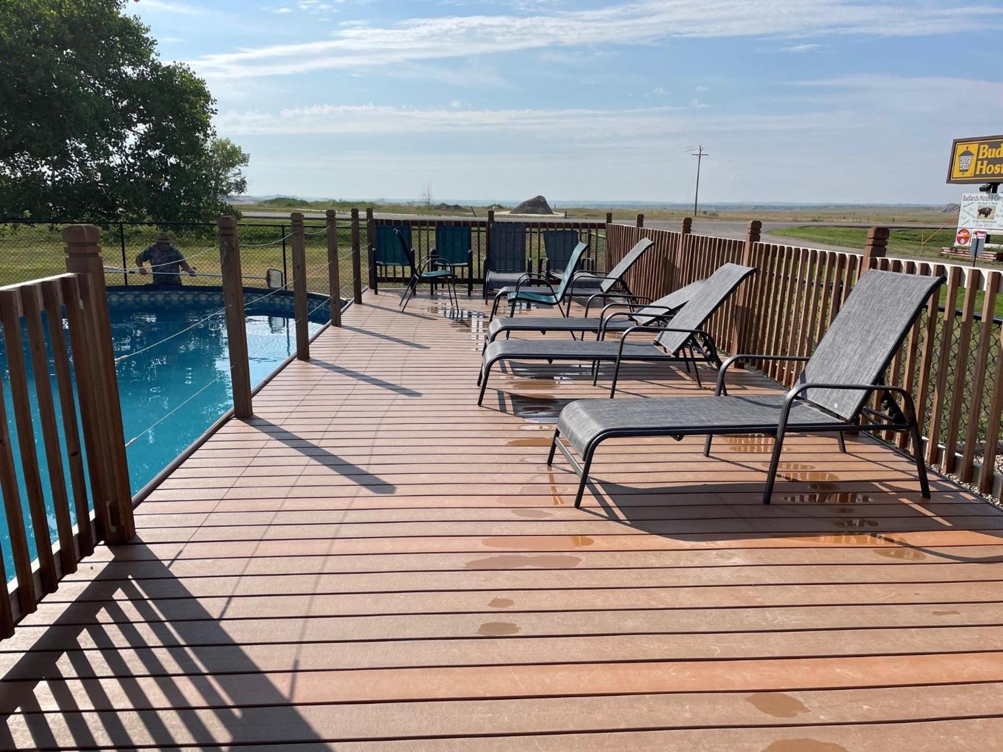 Badlands Hotel & Campground