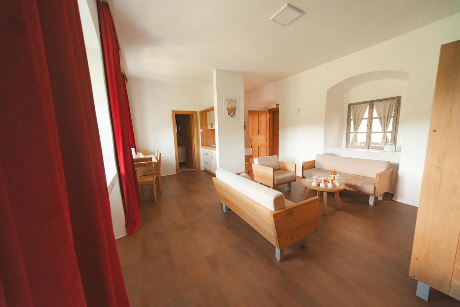 Rooms & Apartments Podsreda Castle
