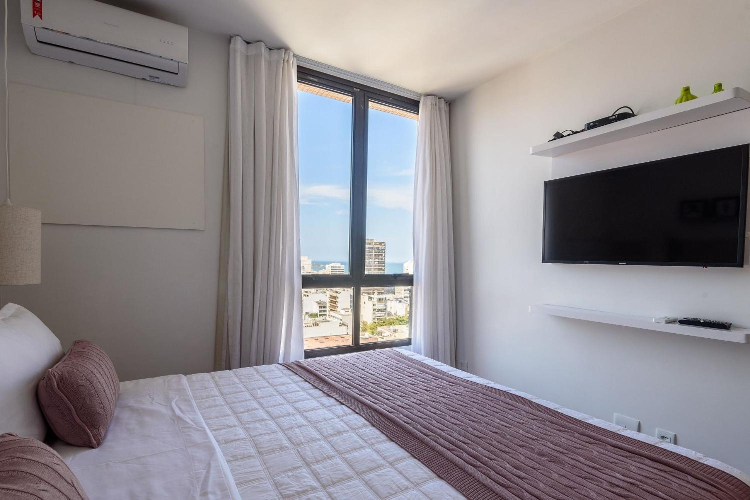 Flat com varanda, vista mar e Cristo