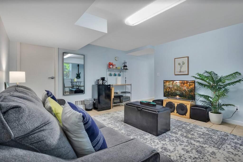 Spacious basement Suite with super fast WiFi - Property Image 5