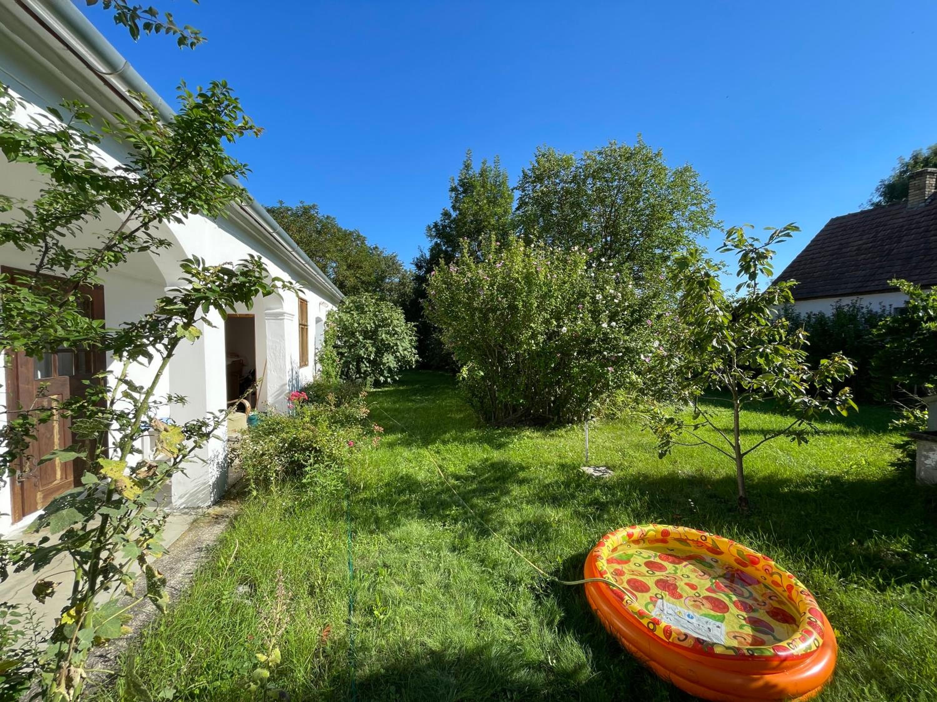Charmantes Arkadenhaus mit großem Garten