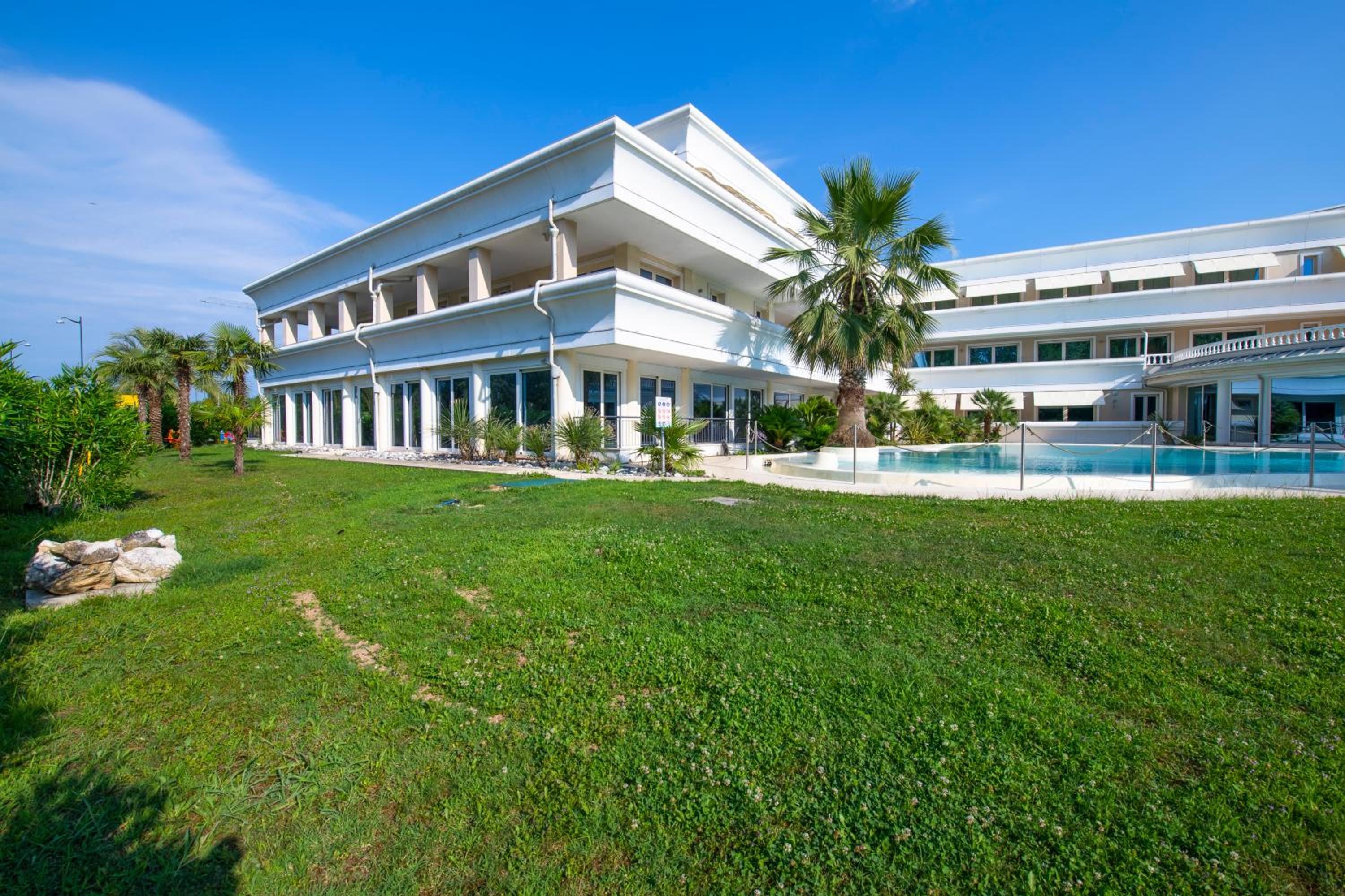 [Sunlago House] Lake front & Pool view 5