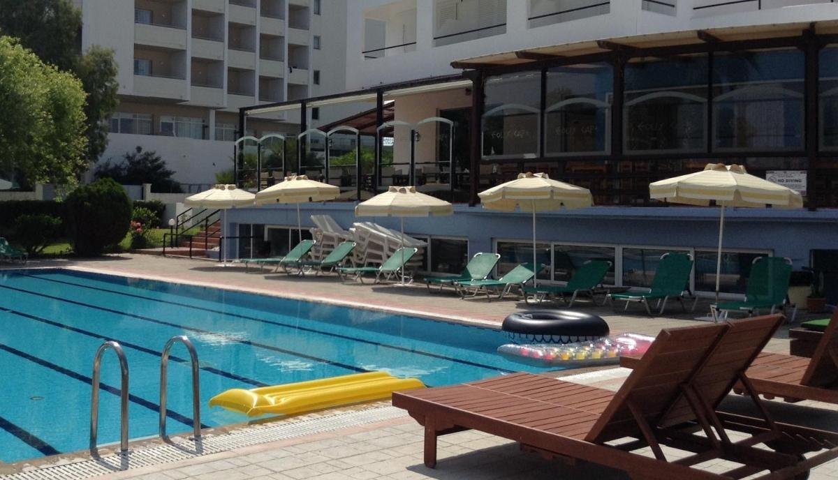 Pylea Beach Hotel en Ialyssos — swimming pool