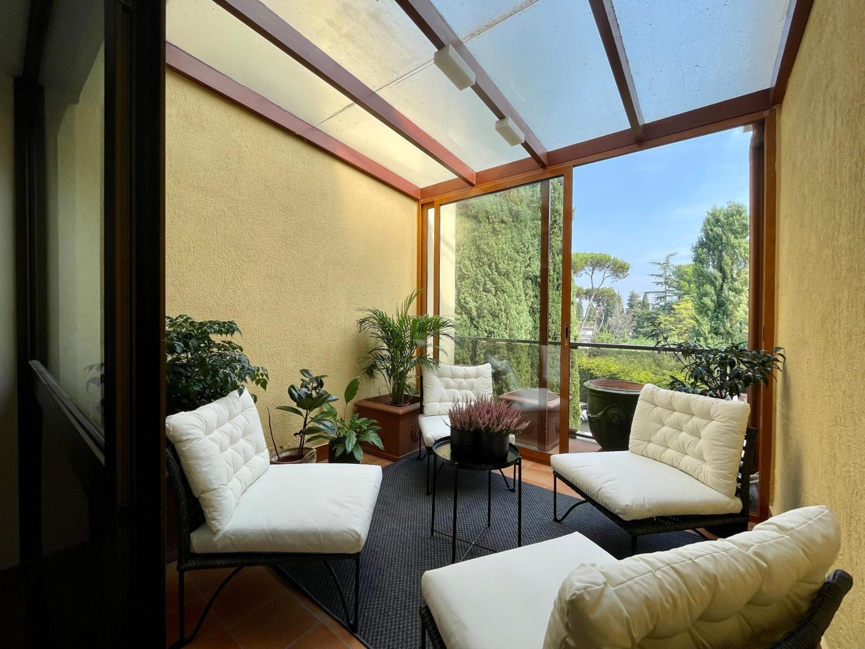 Superb Flat in a green quiet area of Rome, Terrace