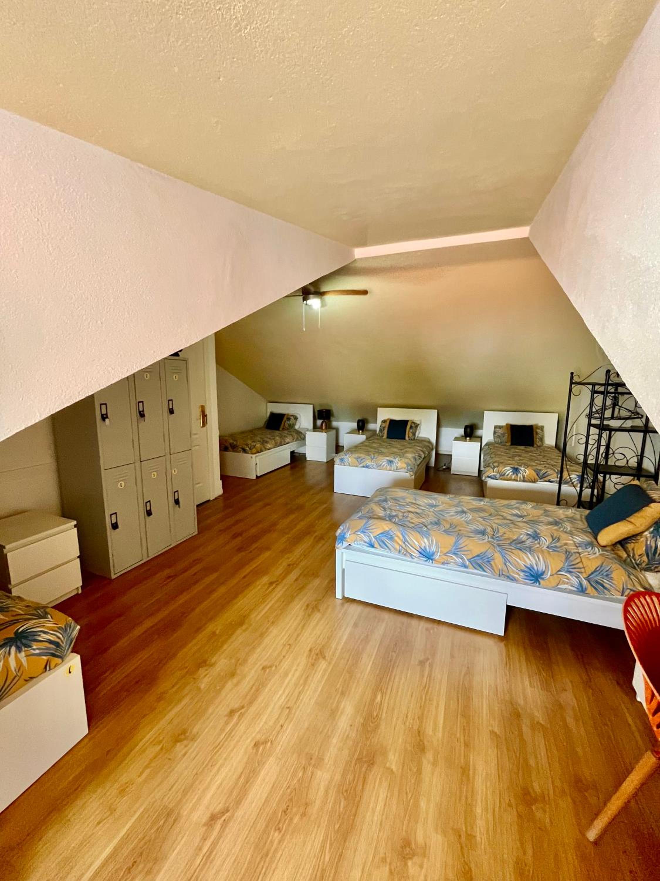 Ljmonade Hostel