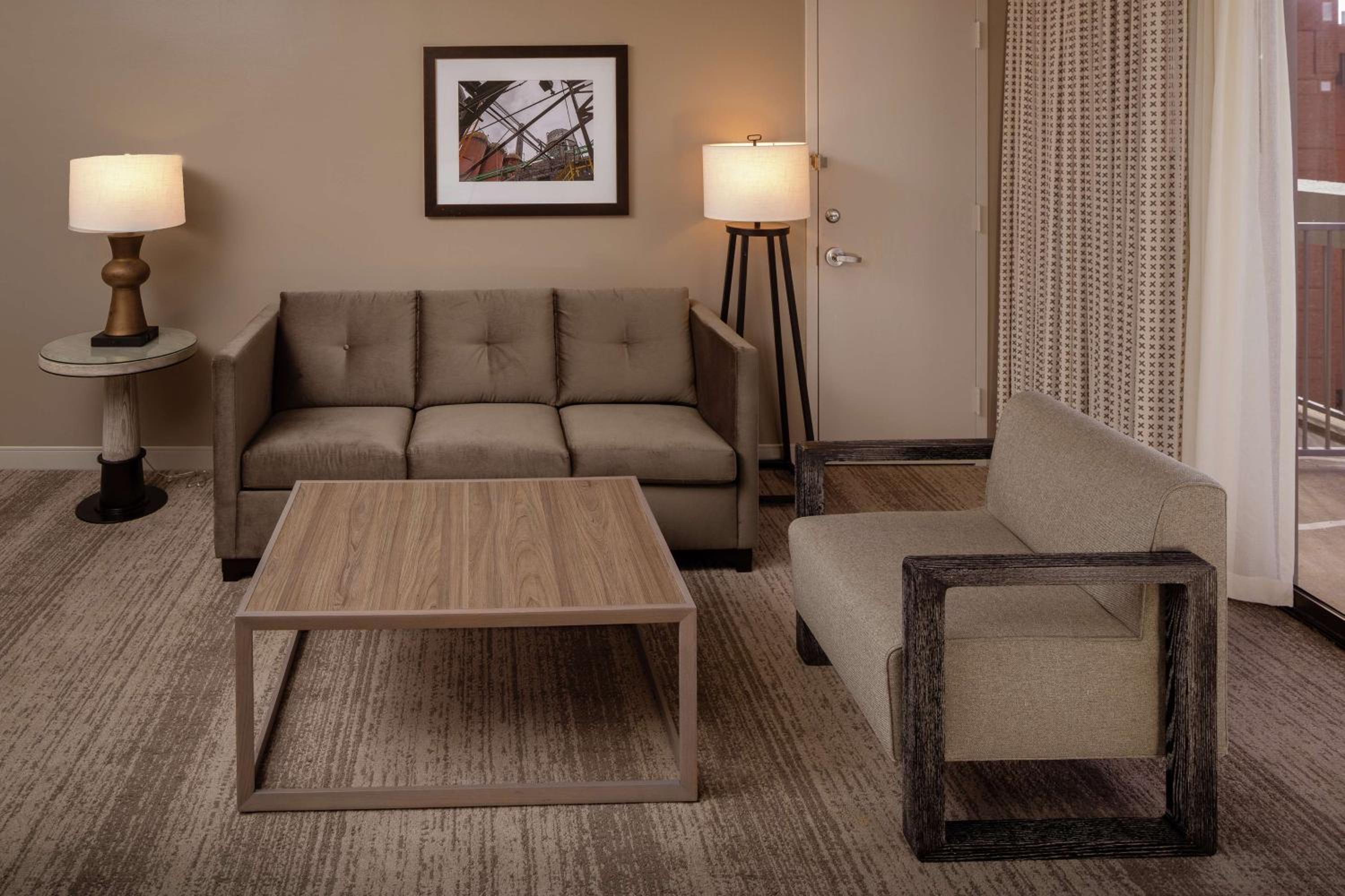 Birmingham Vacations - Hilton Birmingham Downtown at UAB - Property Image 2