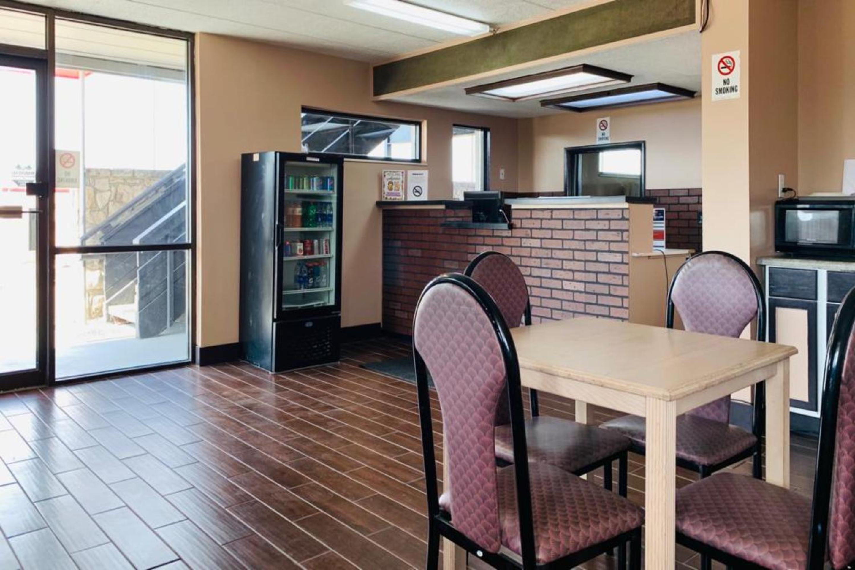 Economy Inn of Holland view 3