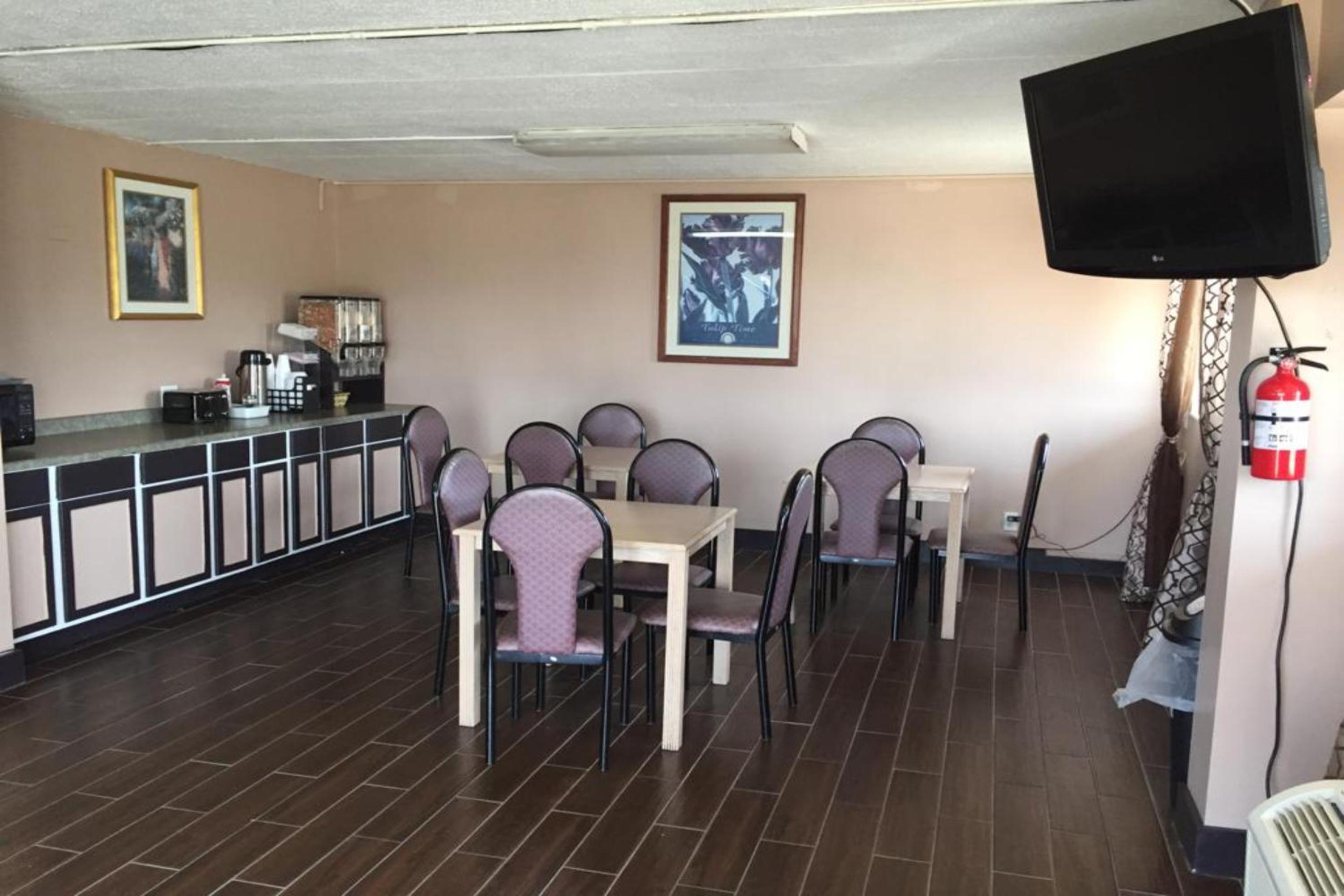 Economy Inn of Holland view 5
