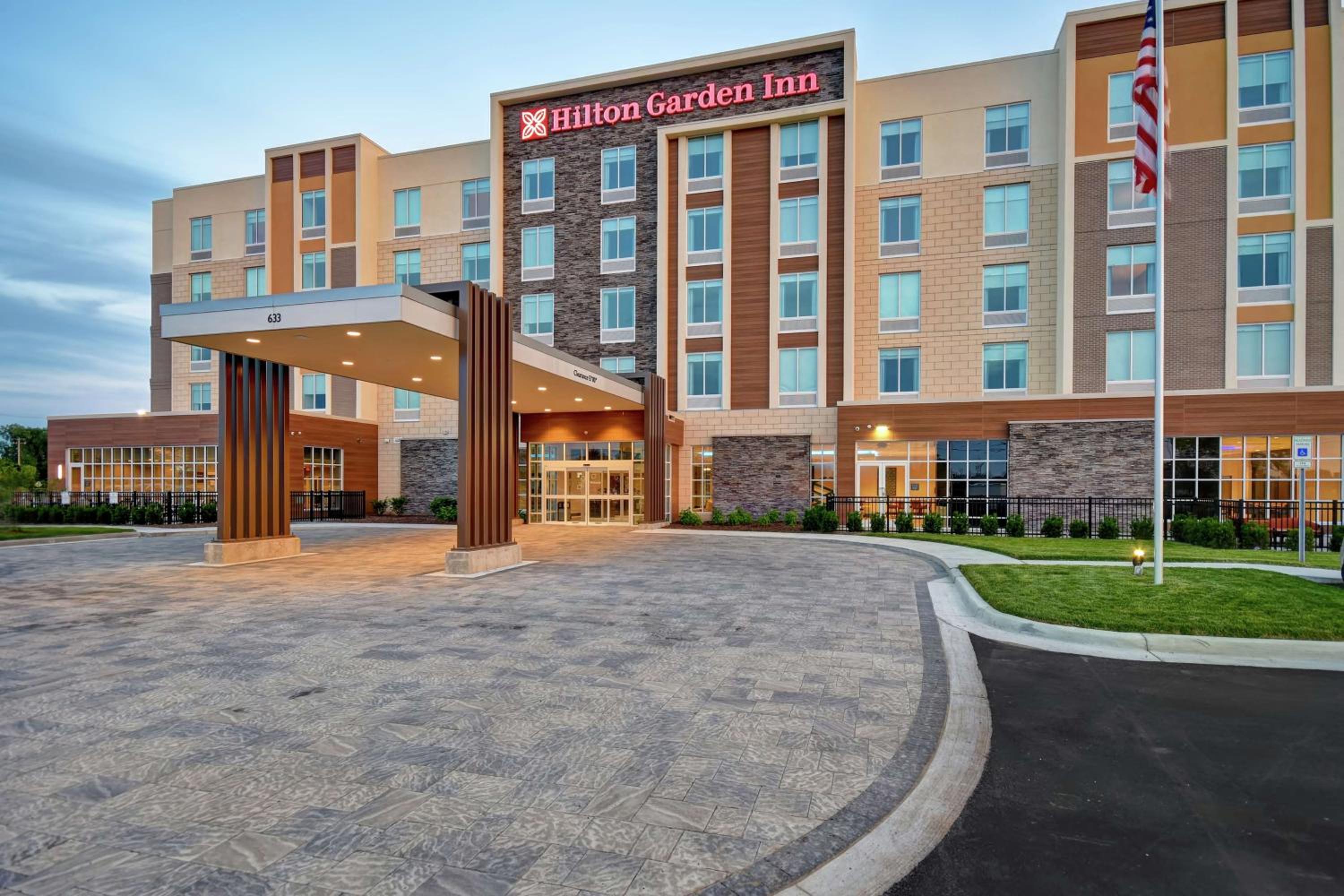 Hotel Hilton Garden Inn Lansing West - Image 1