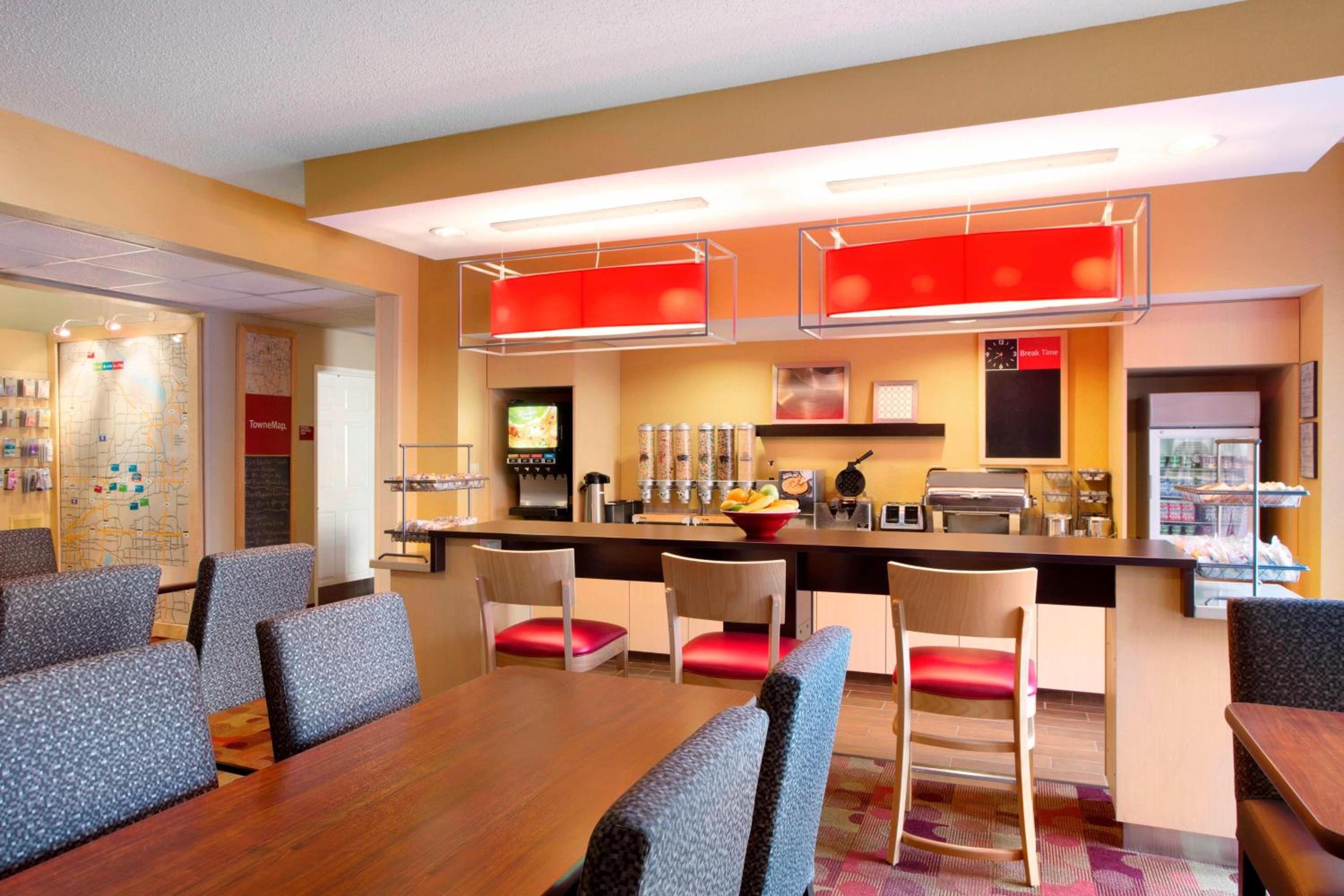 Bedford Vacations - TownePlace Suites by Marriott Dallas Bedford - Property Image 3