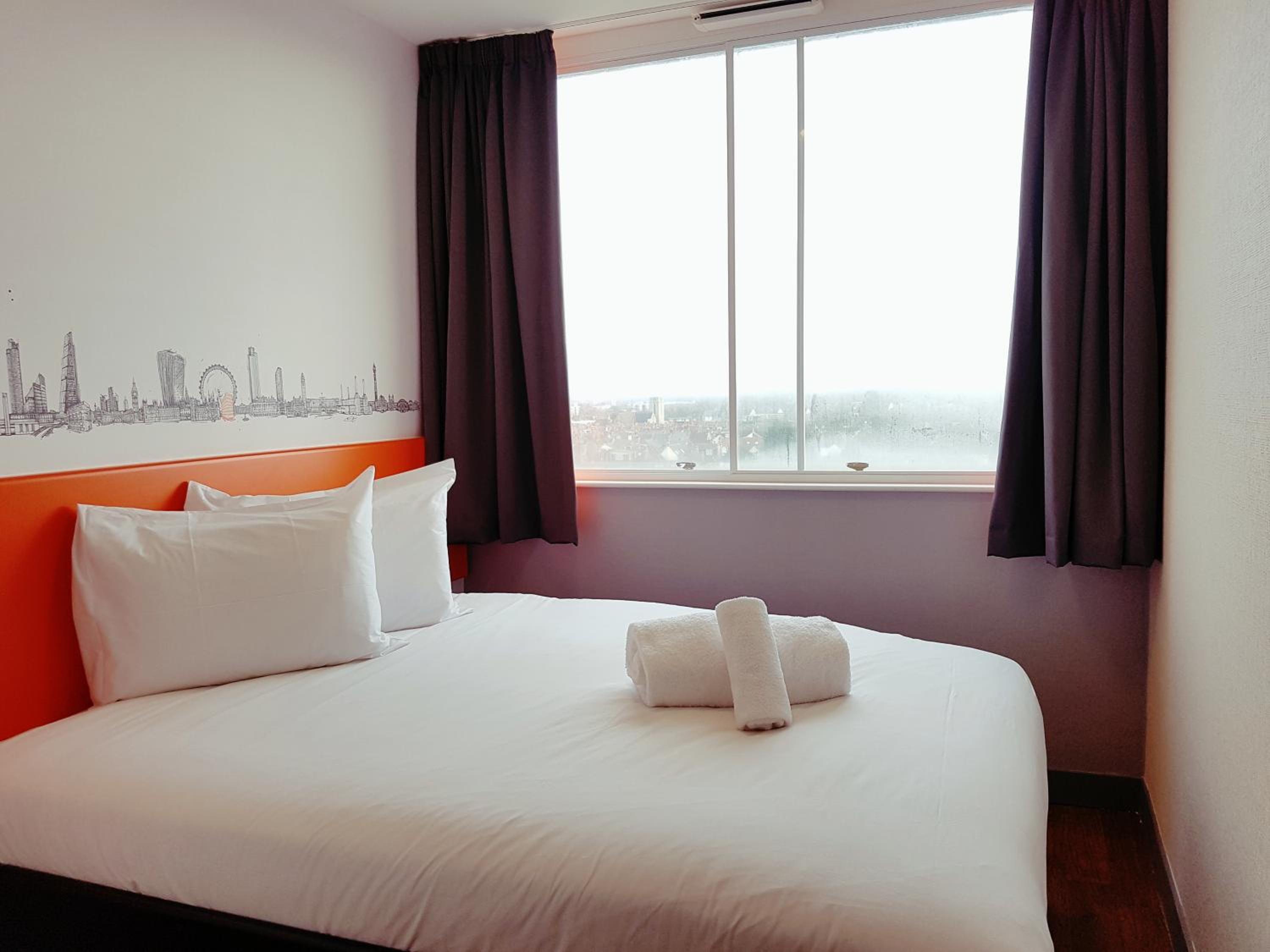 Croydon Vacations - easyHotel Croydon - Property Image 4