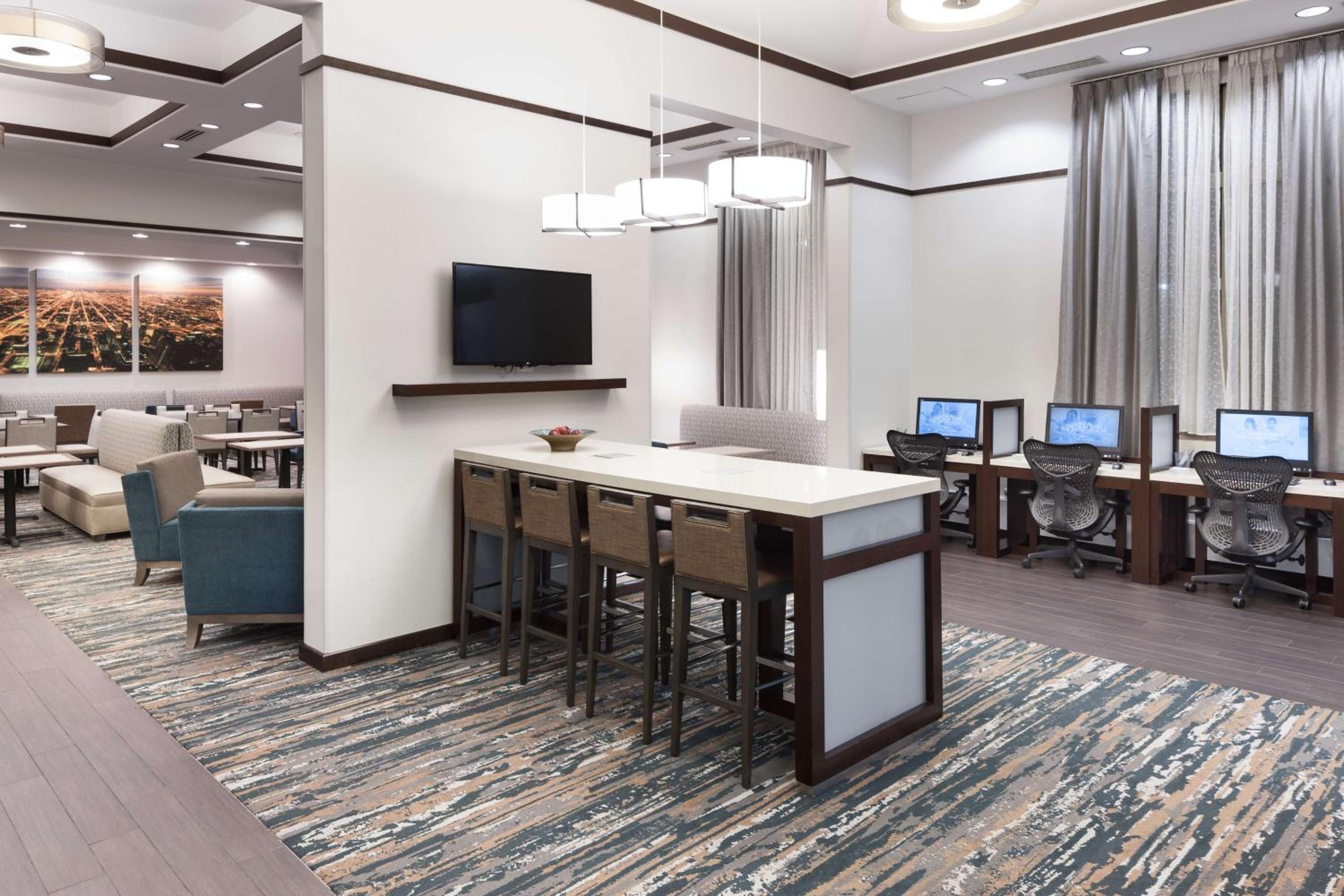 Skokie Vacations - Hampton Inn Suites Chicago North Shore - Property Image 59