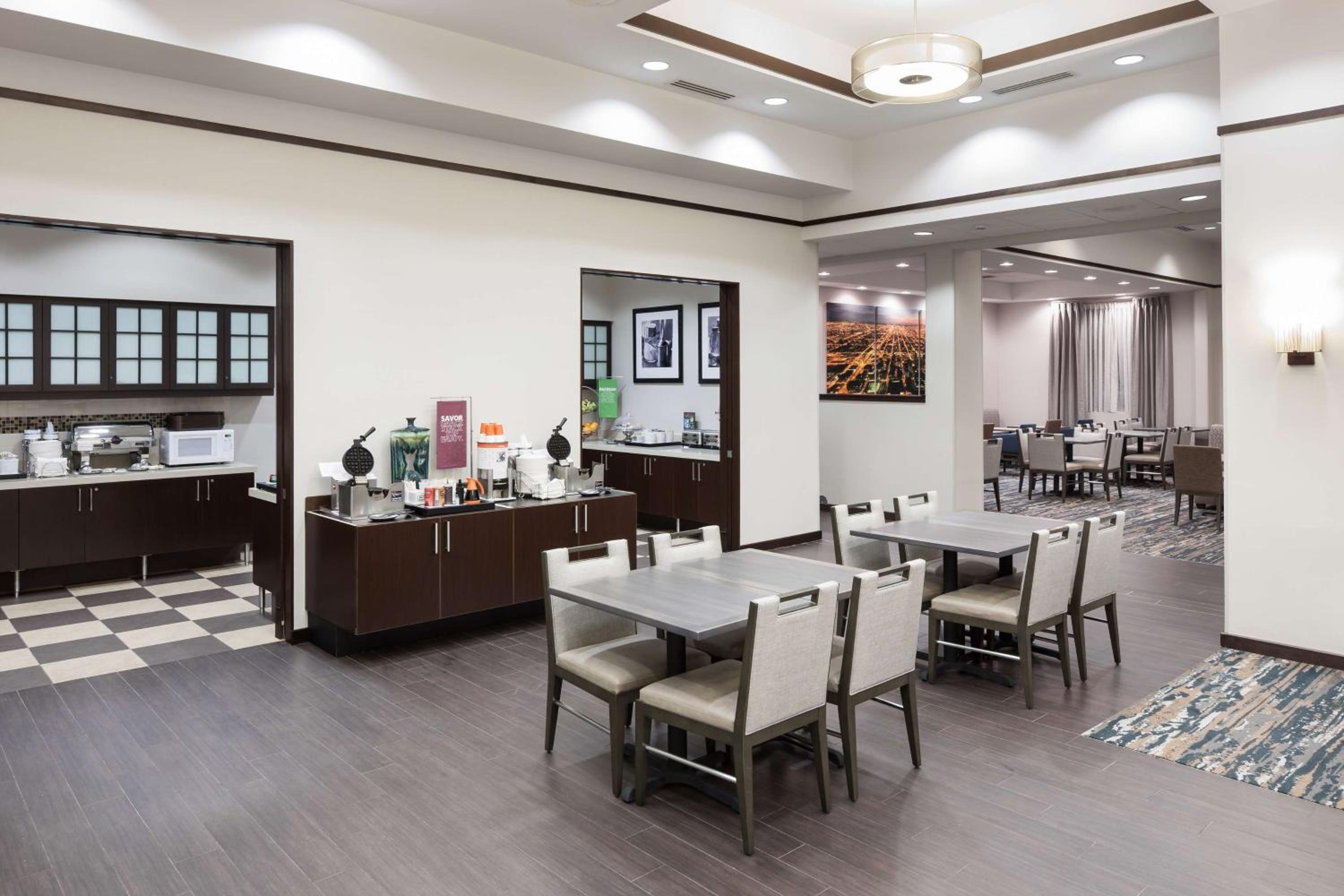 Skokie Vacations - Hampton Inn Suites Chicago North Shore - Property Image 7