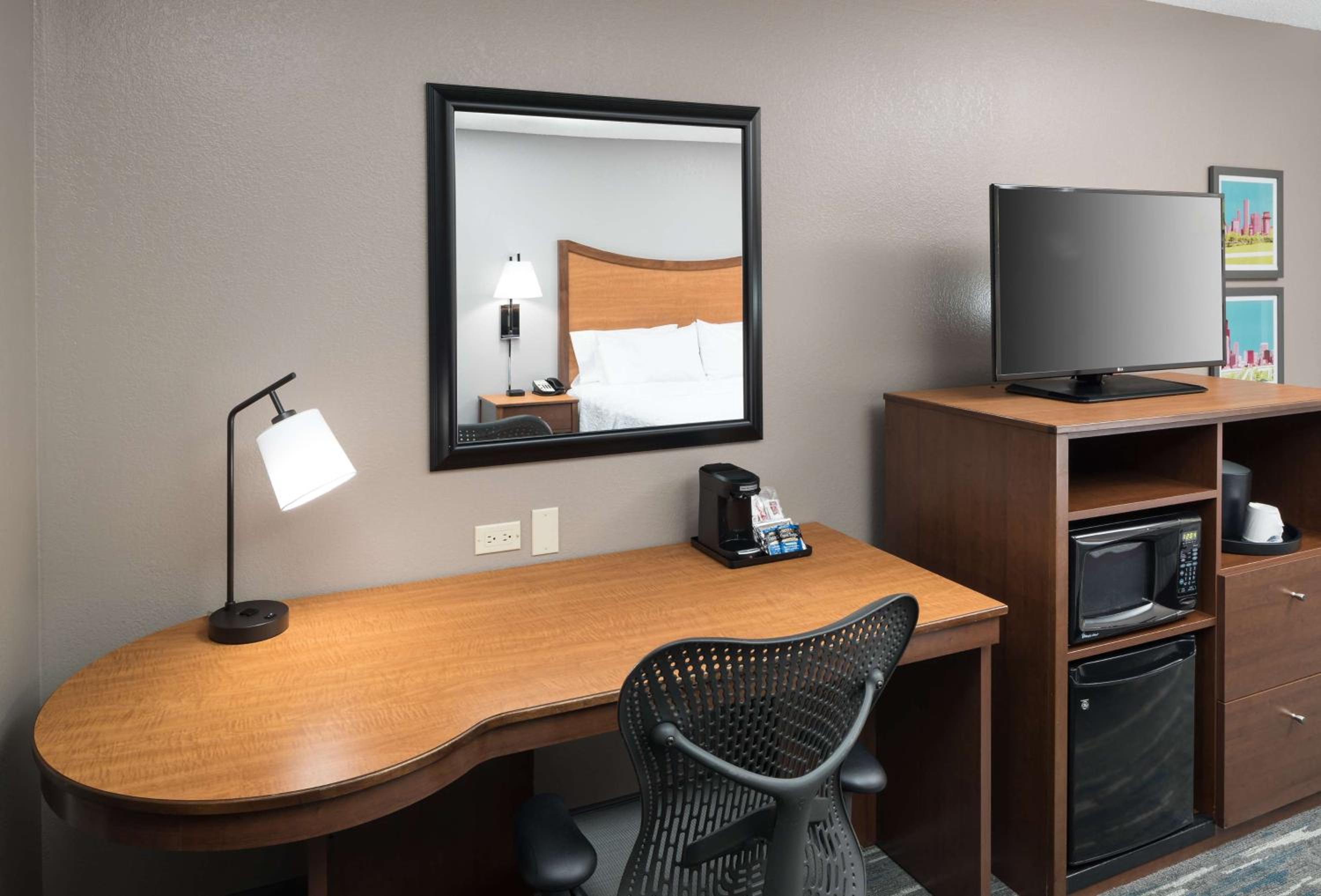 Skokie Vacations - Hampton Inn Suites Chicago North Shore - Property Image 20