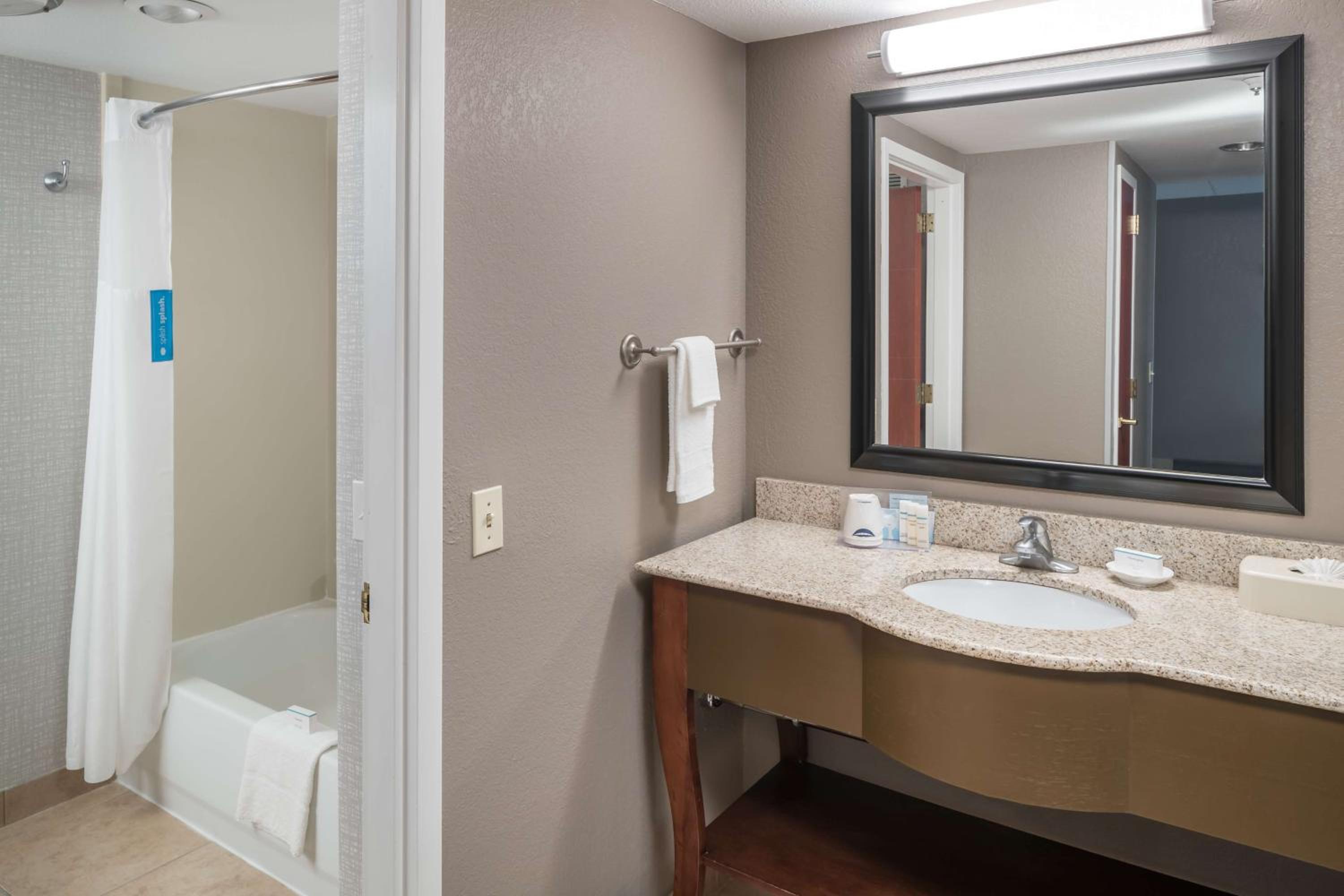 Skokie Vacations - Hampton Inn Suites Chicago North Shore - Property Image 31