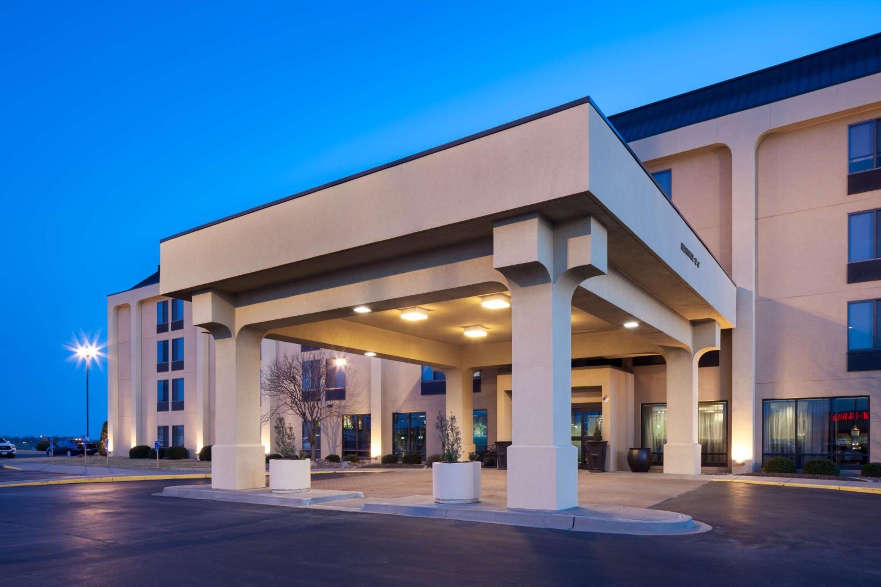 Hotel Hampton Inn Kansas City Liberty - Image 1