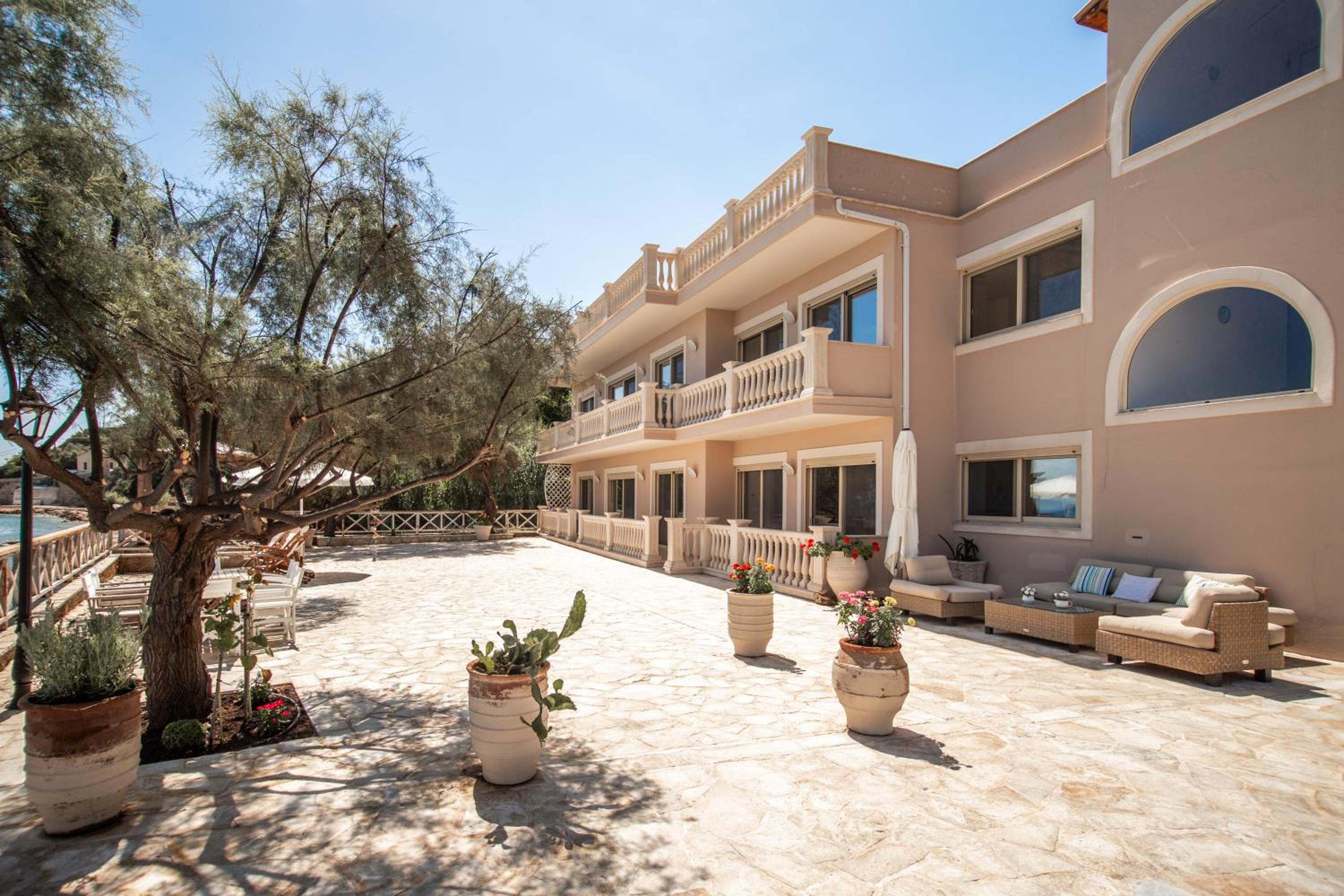 Luxury Beachfront Villa Margarita with Private Beach, Pool & Jacuzzi in Zakynthos photo 5