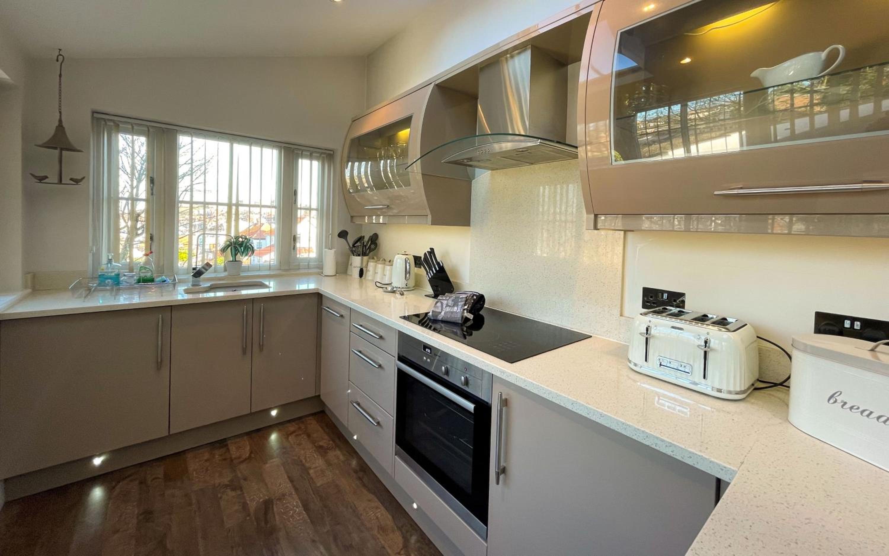Exceptional Two-Bedroom Accommodation in Central Whitby with Parking and Stunning Views
