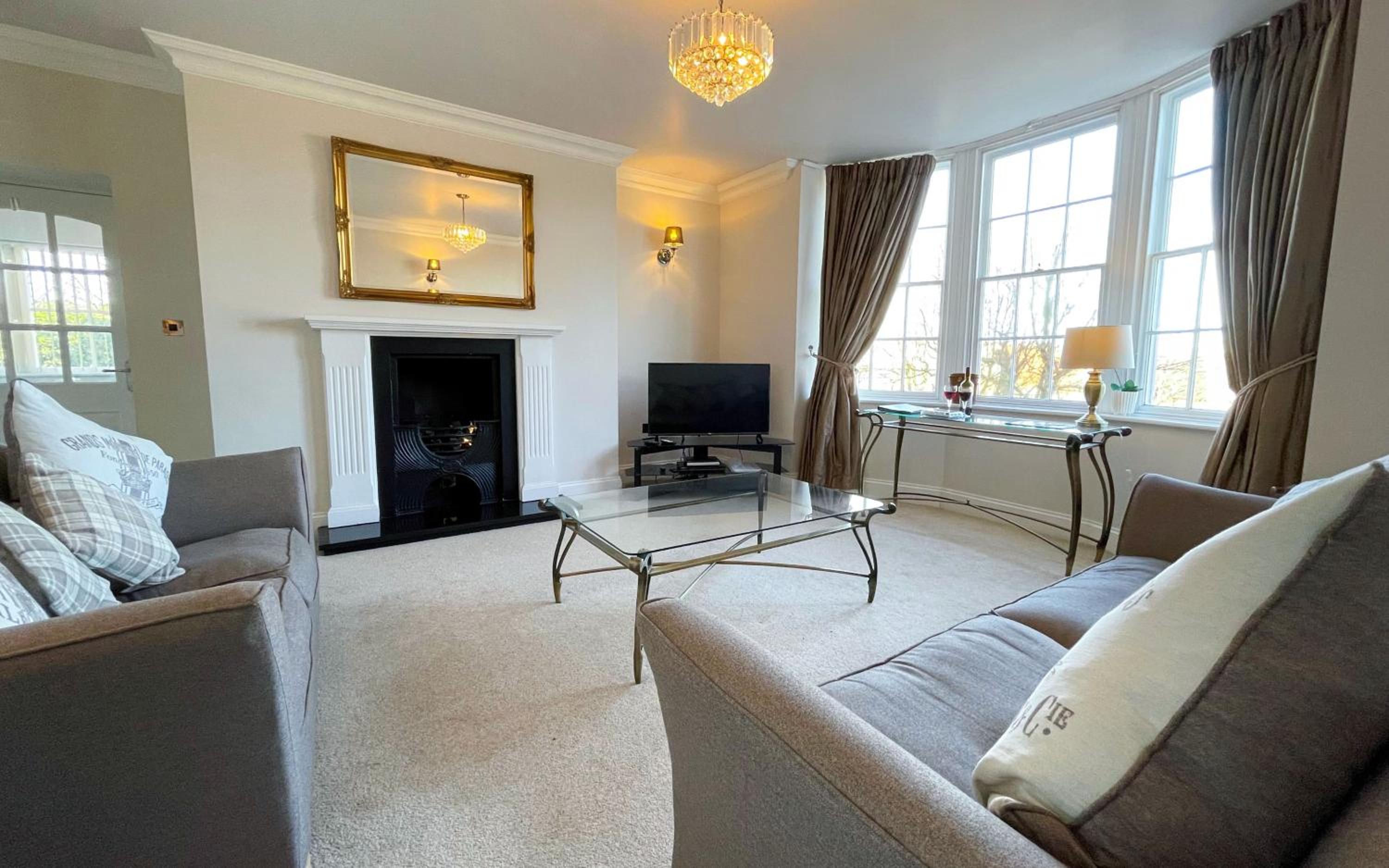 Exceptional Two-Bedroom Accommodation in Central Whitby with Parking and Stunning Views