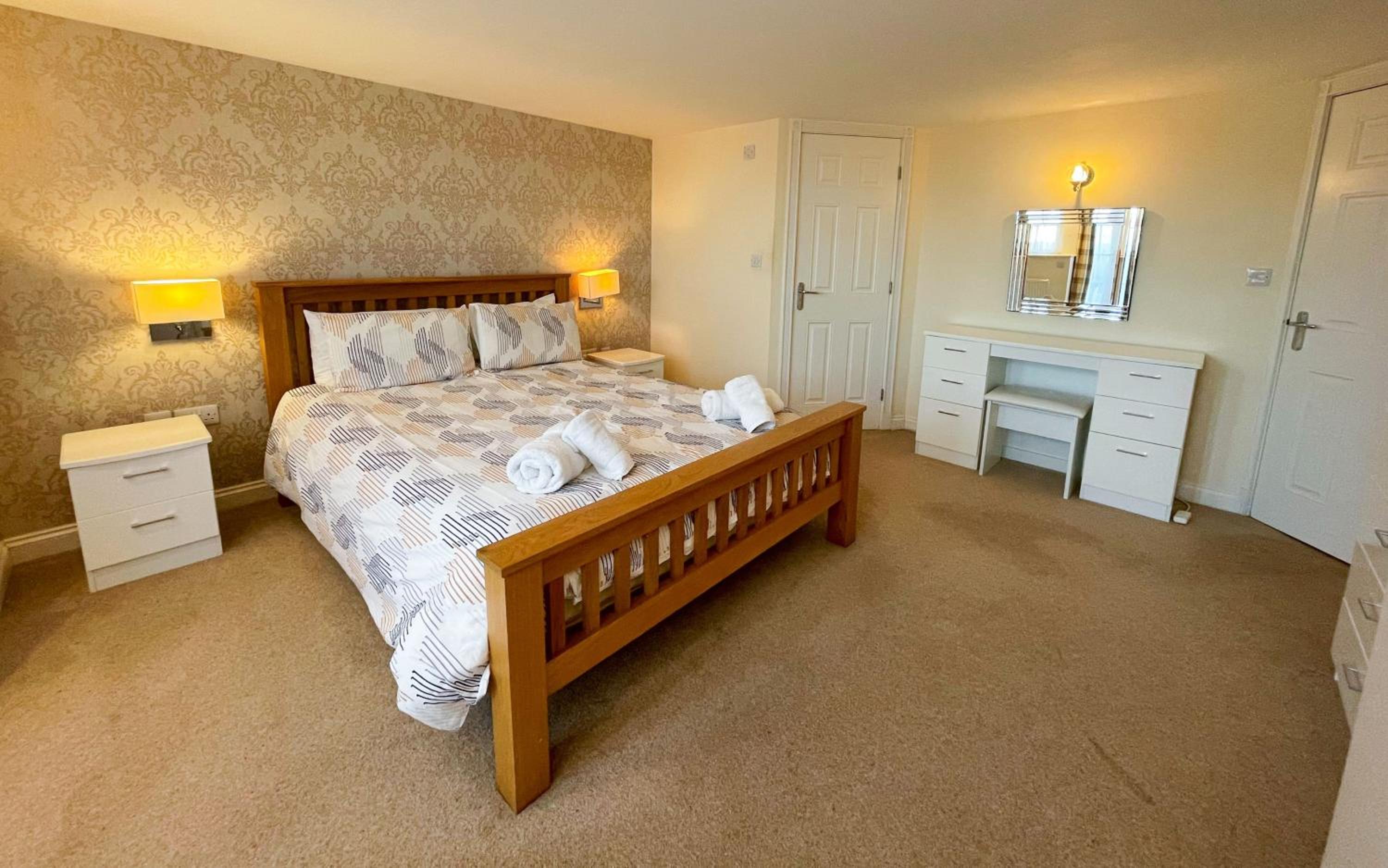 Exceptional Two-Bedroom Accommodation in Central Whitby with Parking and Stunning Views