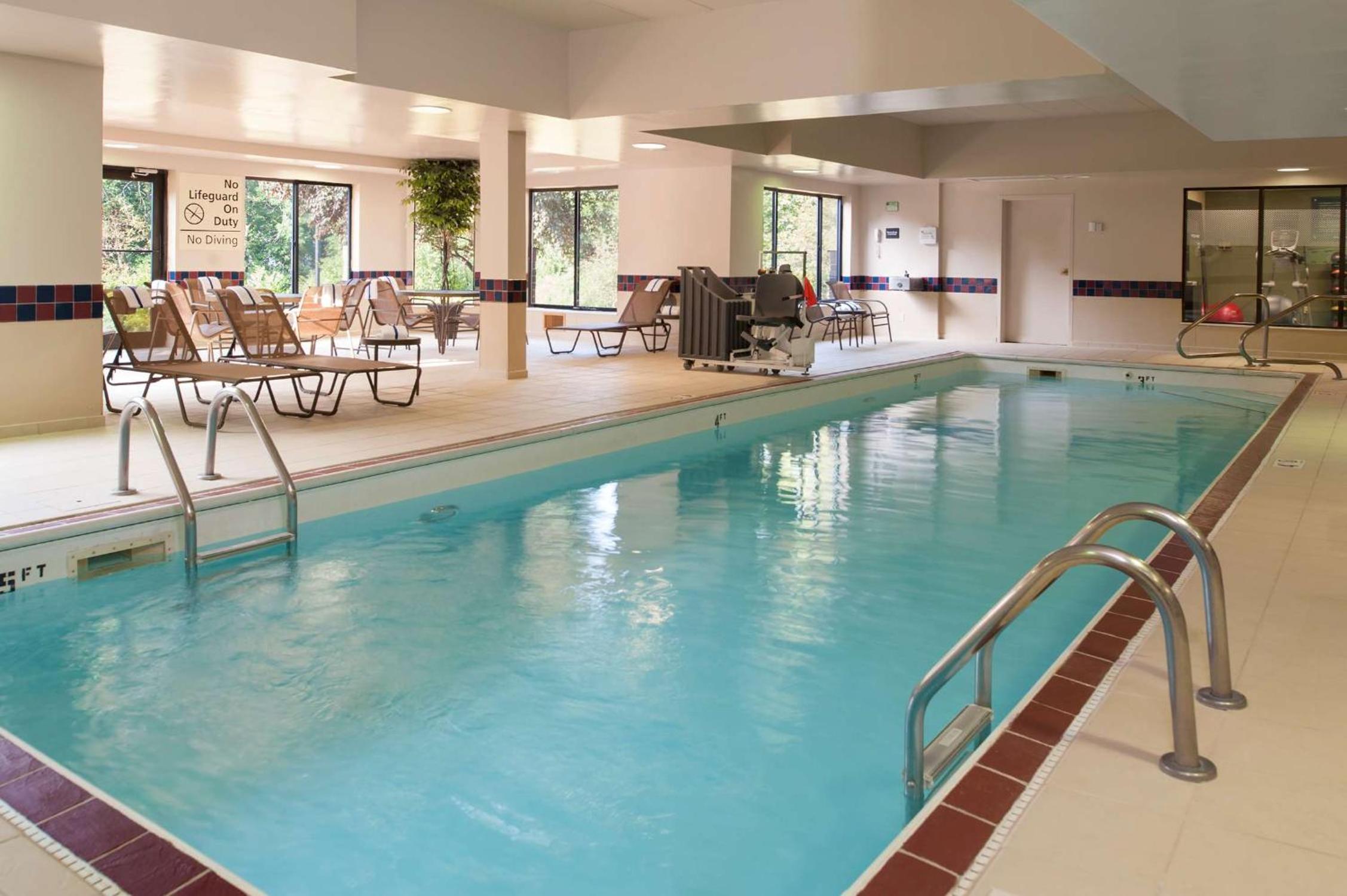 Kokomo Vacations - Hampton Inn  Suites Kokomo - Property Image 2