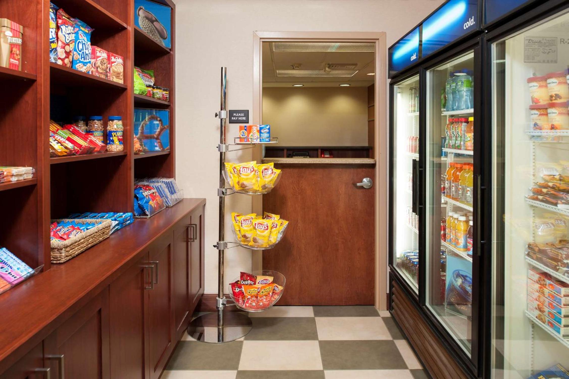 Kokomo Vacations - Hampton Inn  Suites Kokomo - Property Image 3