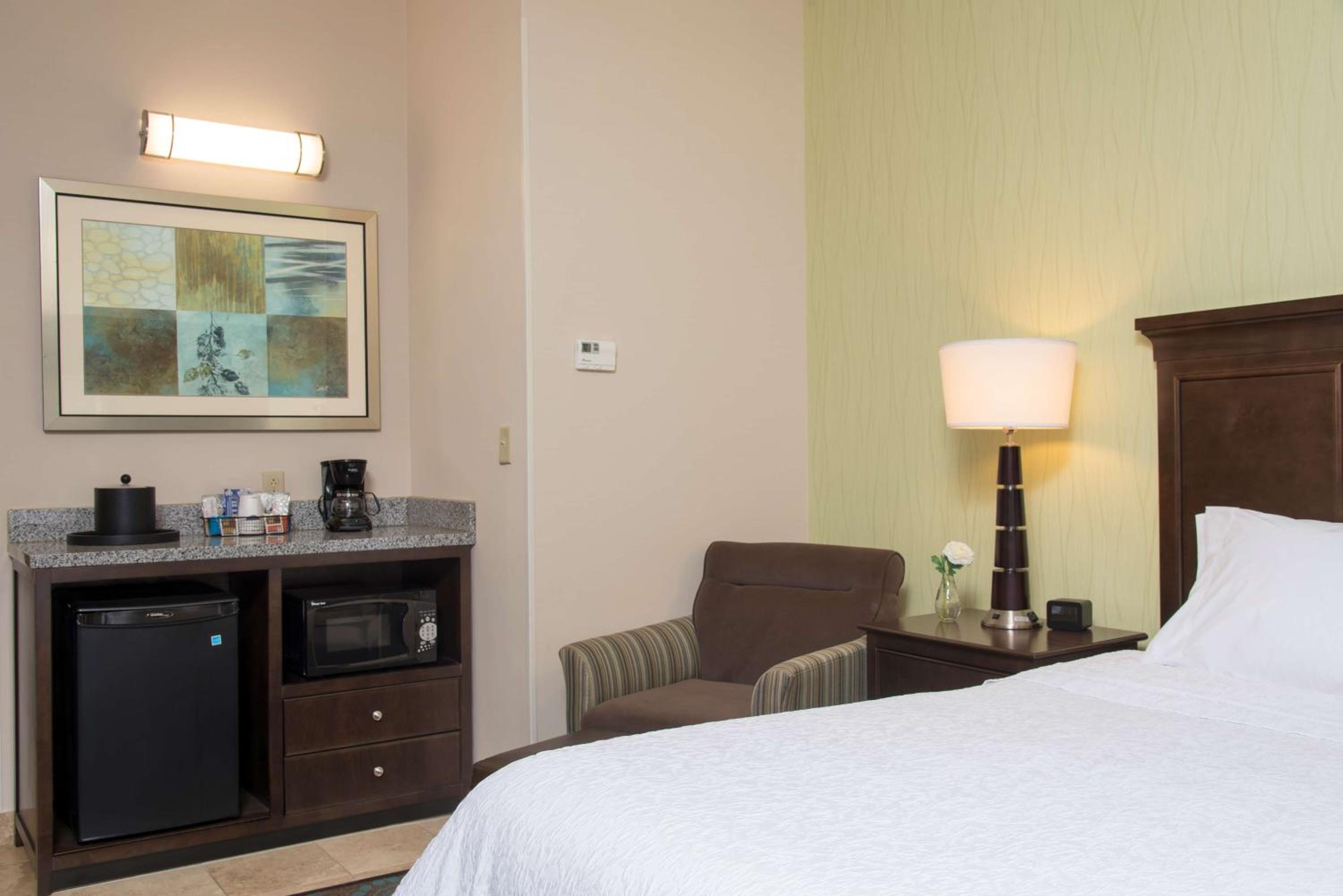 Kokomo Vacations - Hampton Inn  Suites Kokomo - Property Image 3