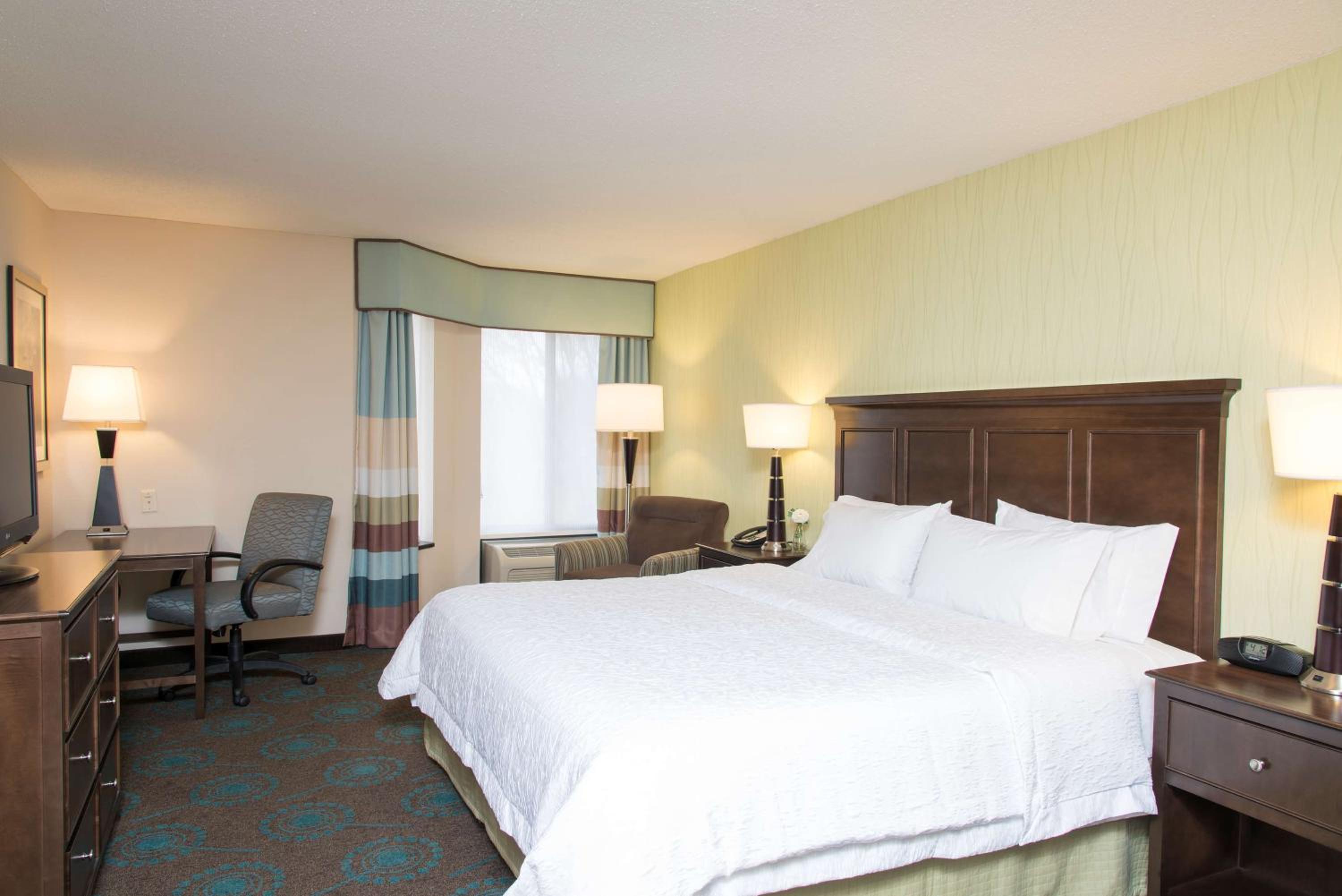 Kokomo Vacations - Hampton Inn  Suites Kokomo - Property Image 4