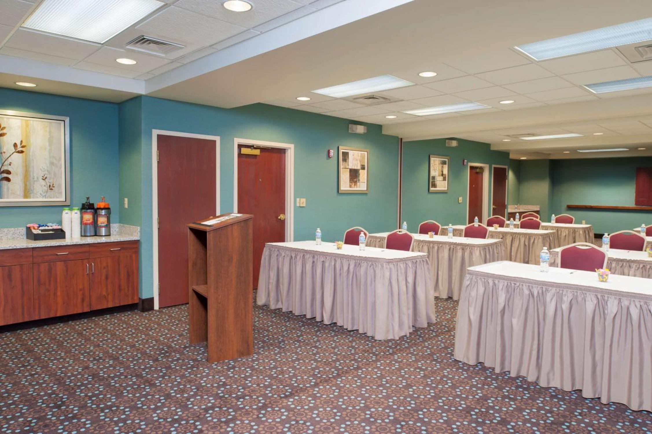 Kokomo Vacations - Hampton Inn  Suites Kokomo - Property Image 6